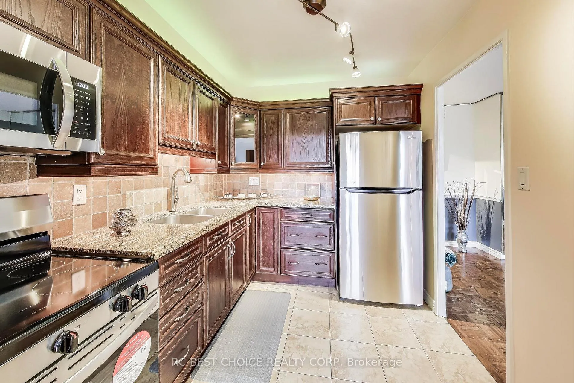 Photo 16 of Unit 403, 10 Edgecliff Golfway, Toronto, Flemingdon Park — HOMEH