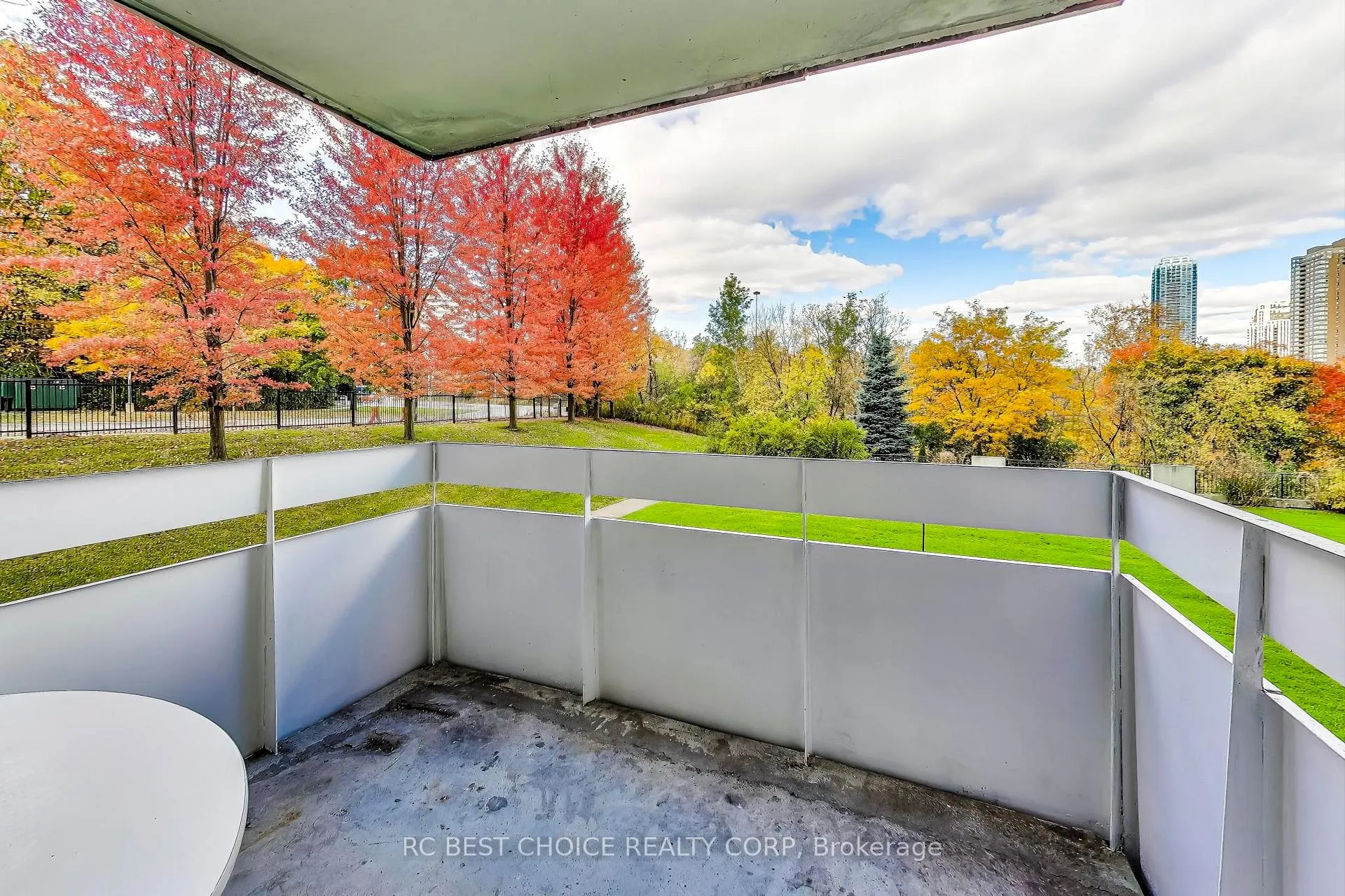 Photo 32 of Unit 403, 10 Edgecliff Golfway, Toronto, Flemingdon Park — HOMEH