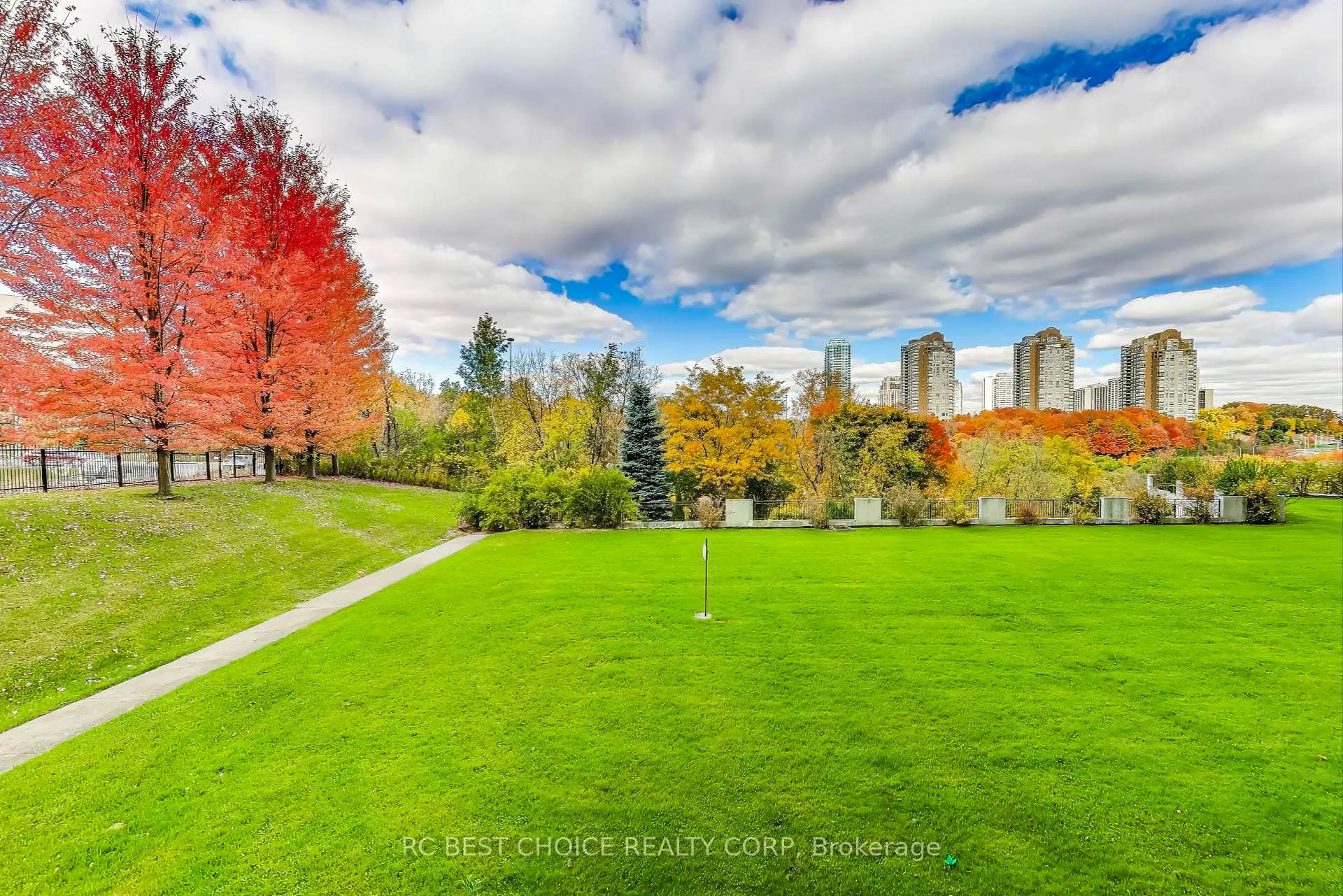 Photo 34 of Unit 403, 10 Edgecliff Golfway, Toronto, Flemingdon Park — HOMEH