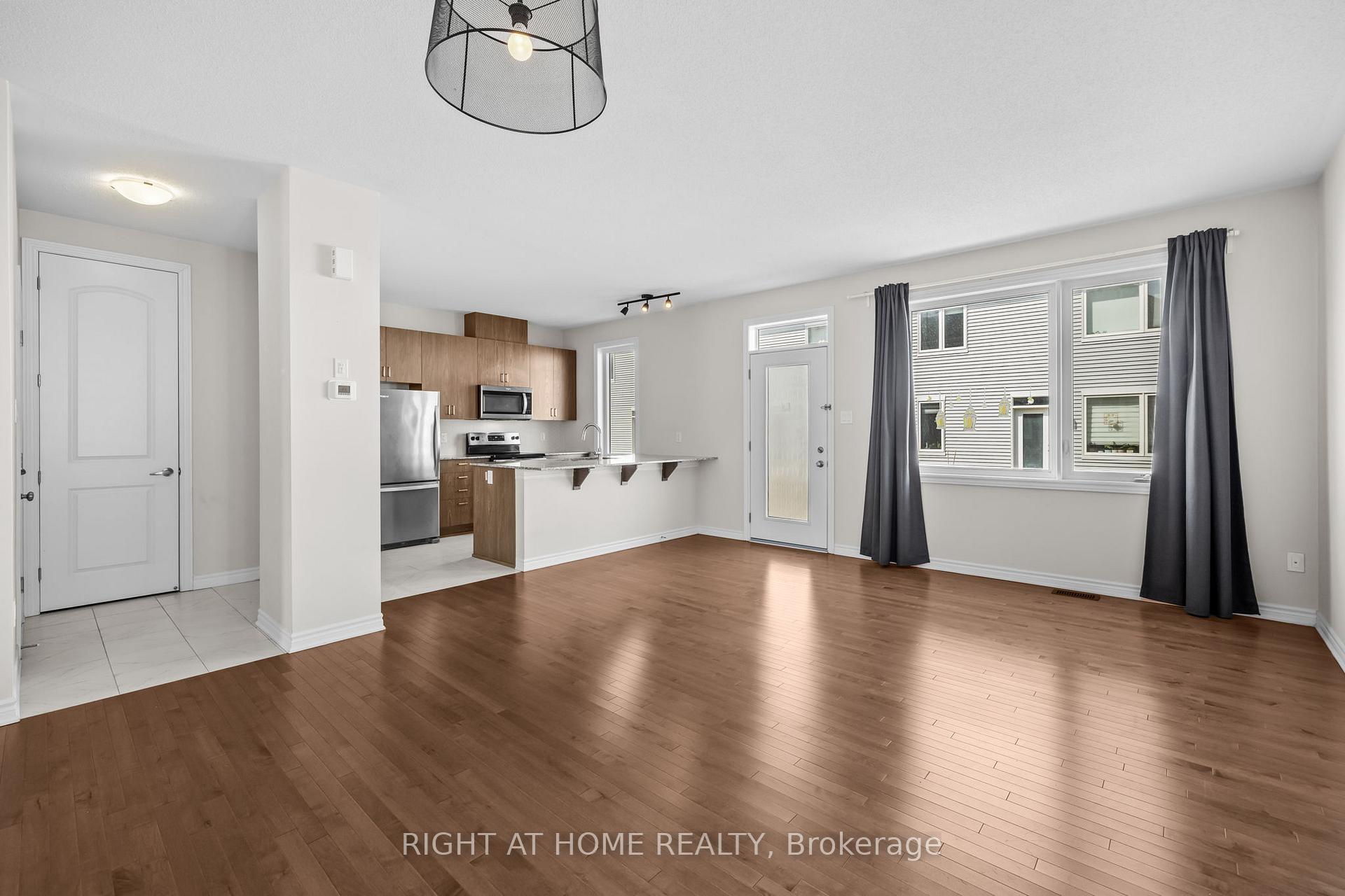 Photo 5 of 37 Focality Crescent, Ottawa, Barrhaven - Half Moon Bay — HOMEH