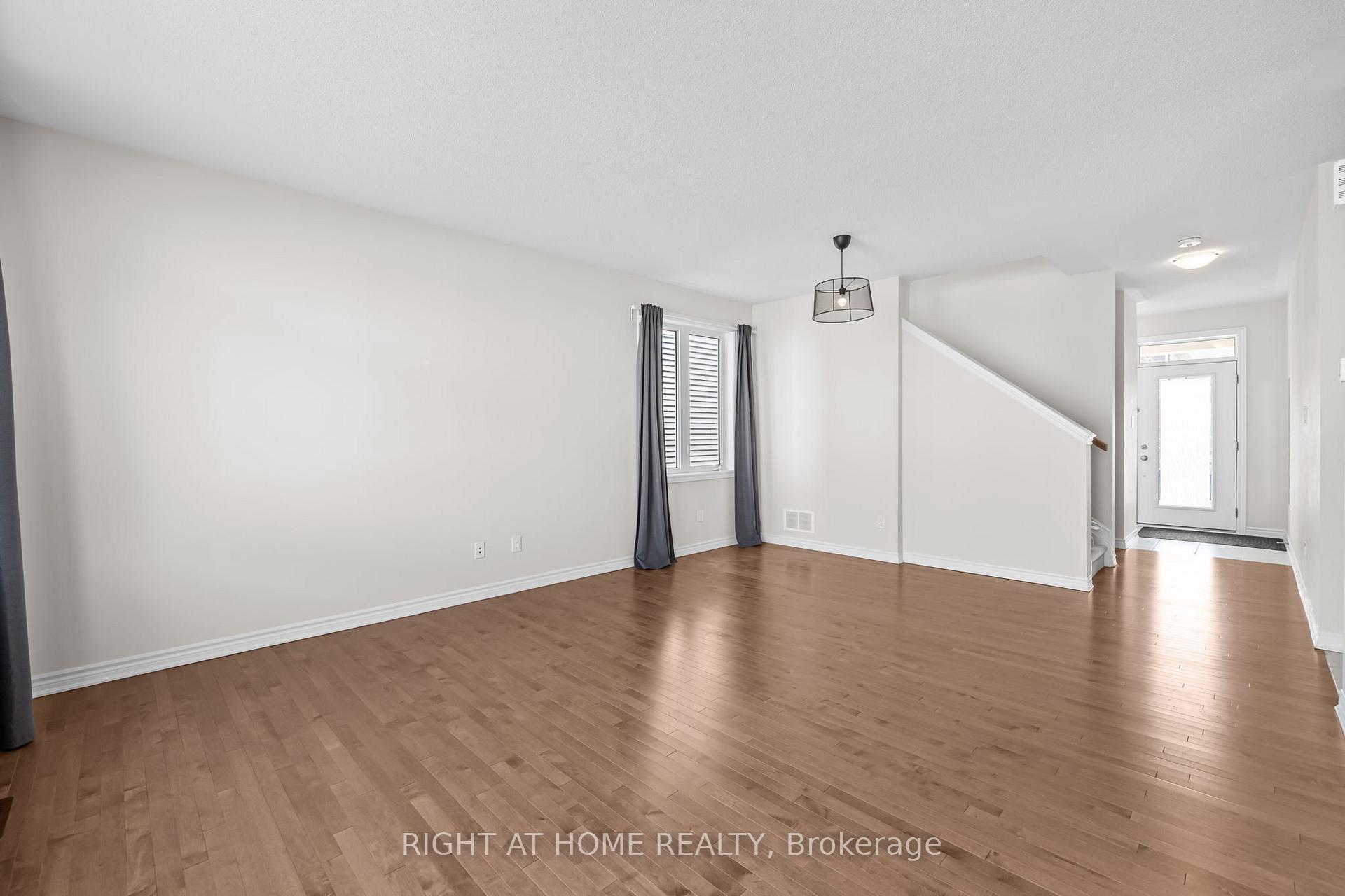 Photo 7 of 37 Focality Crescent, Ottawa, Barrhaven - Half Moon Bay — HOMEH