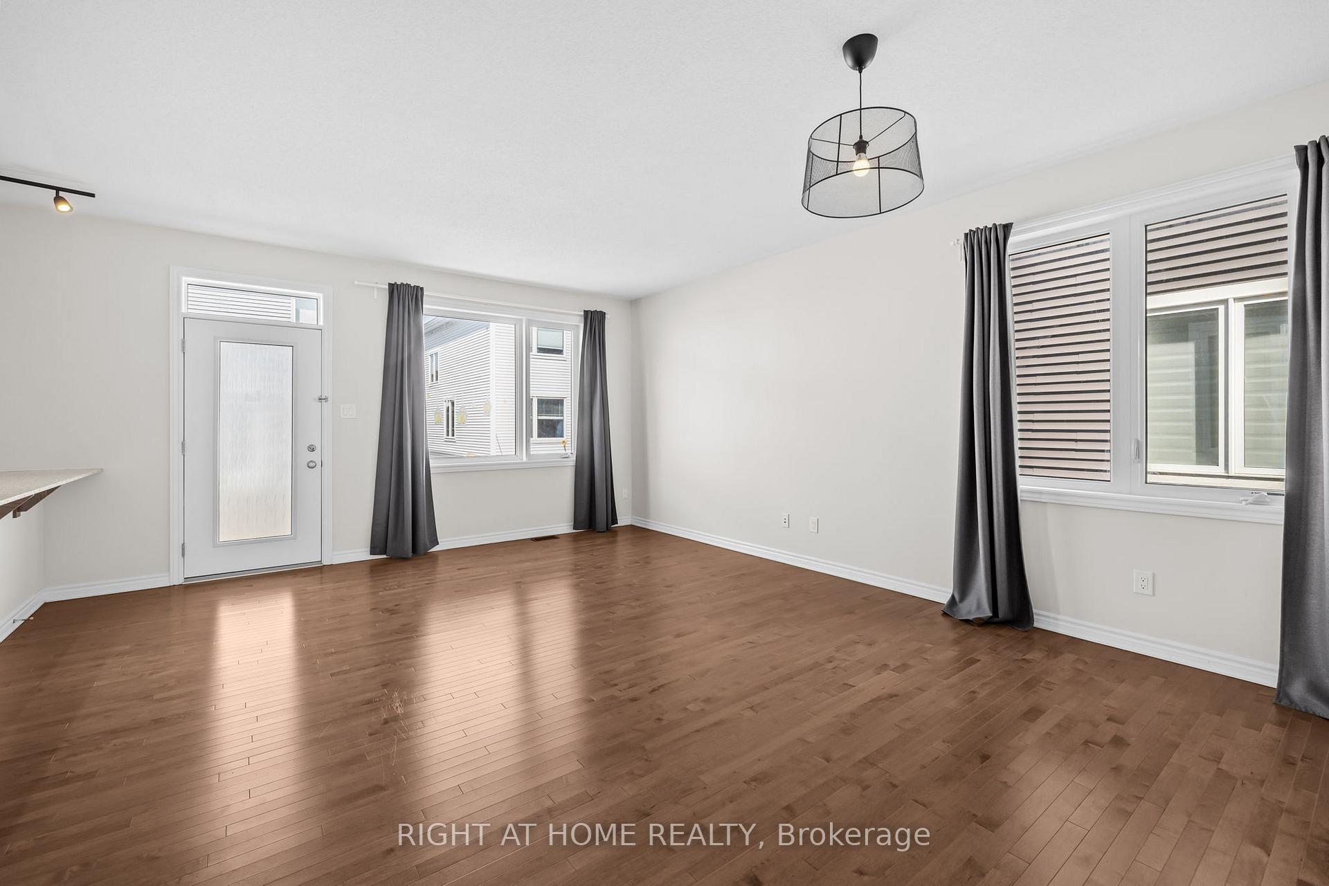 Photo 9 of 37 Focality Crescent, Ottawa, Barrhaven - Half Moon Bay — HOMEH