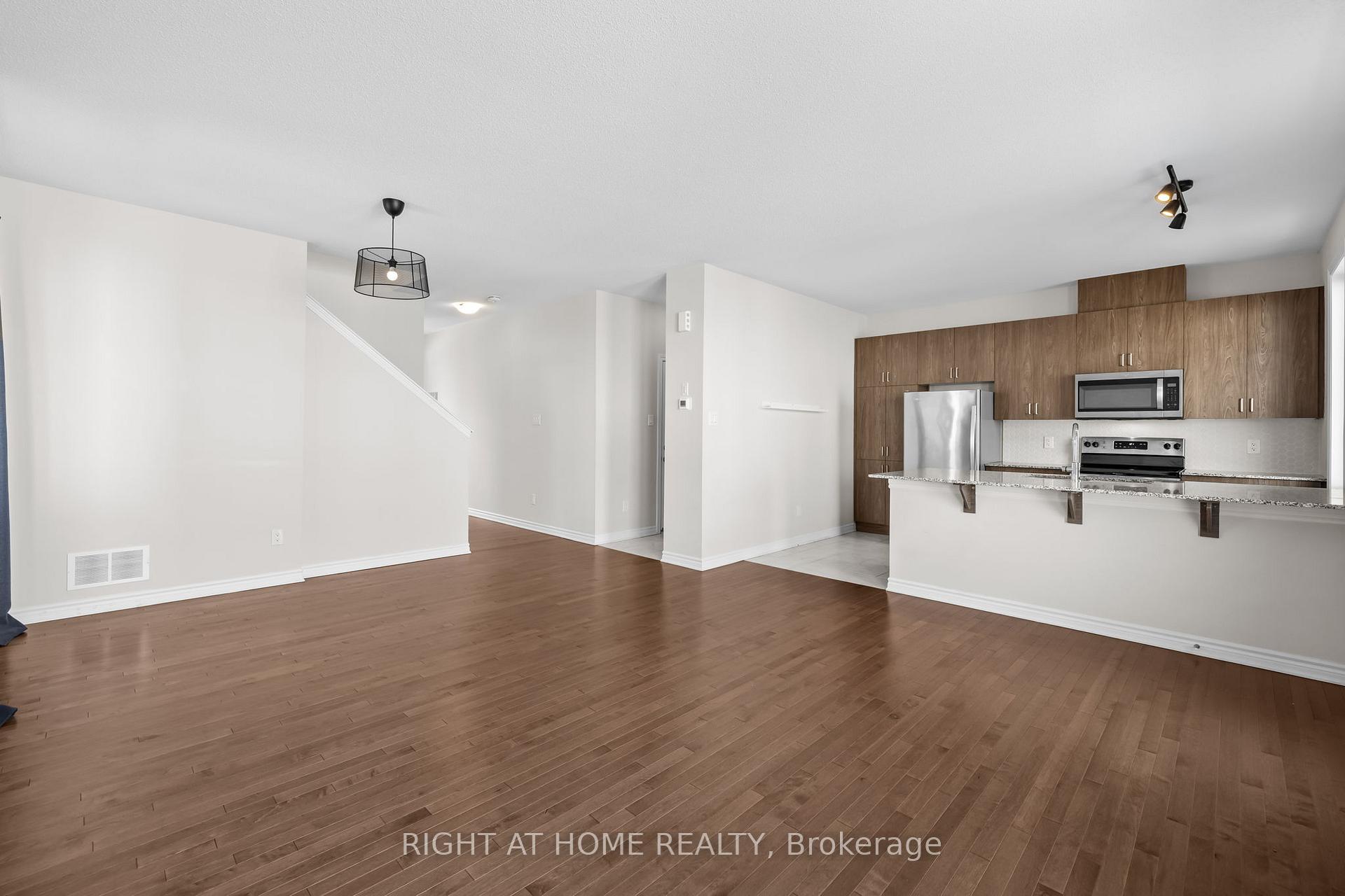 Photo 10 of 37 Focality Crescent, Ottawa, Barrhaven - Half Moon Bay — HOMEH