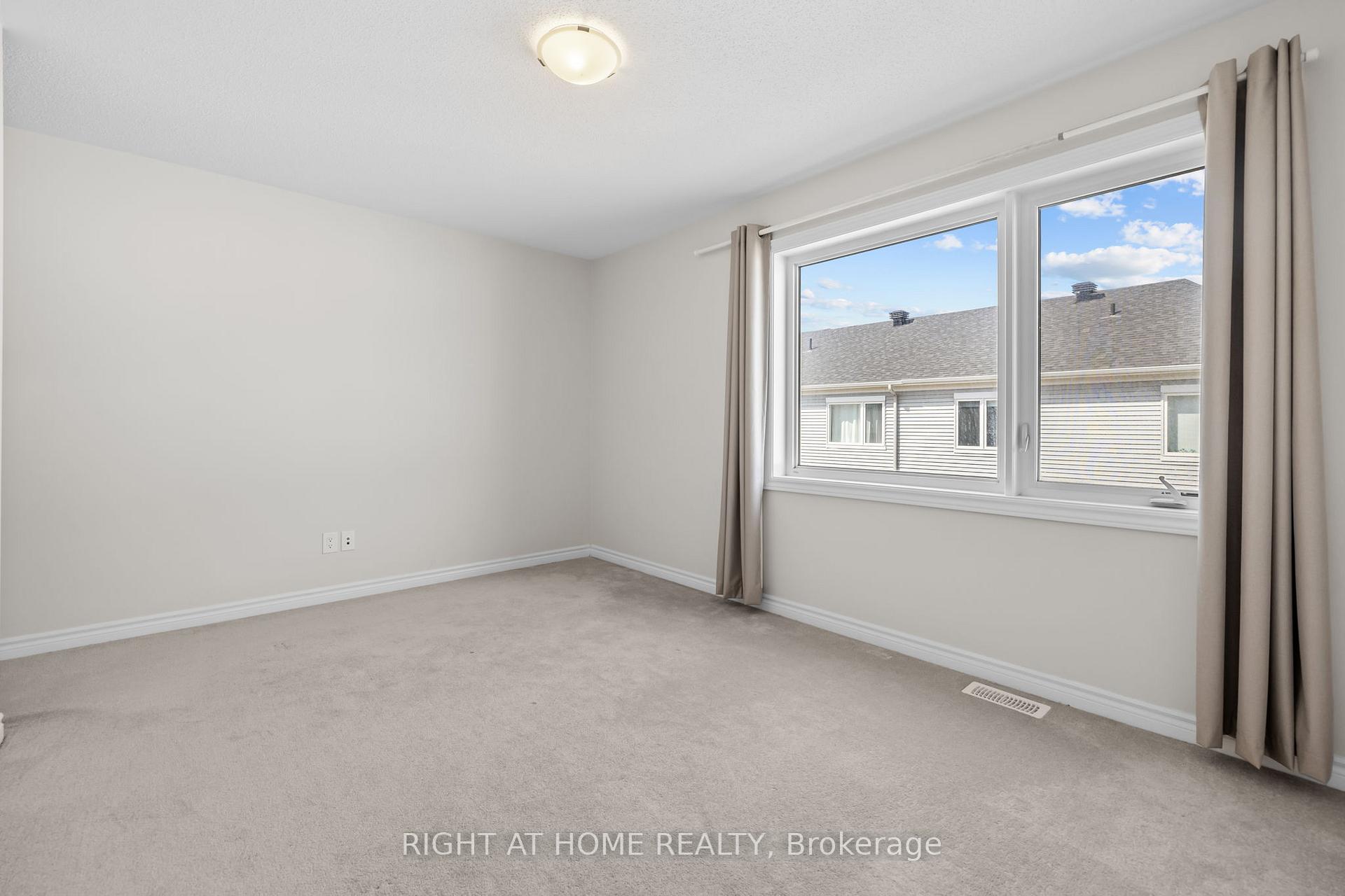 Photo 19 of 37 Focality Crescent, Ottawa, Barrhaven - Half Moon Bay — HOMEH
