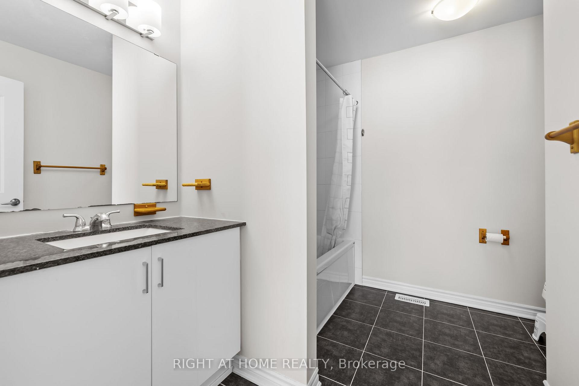 Photo 22 of 37 Focality Crescent, Ottawa, Barrhaven - Half Moon Bay — HOMEH