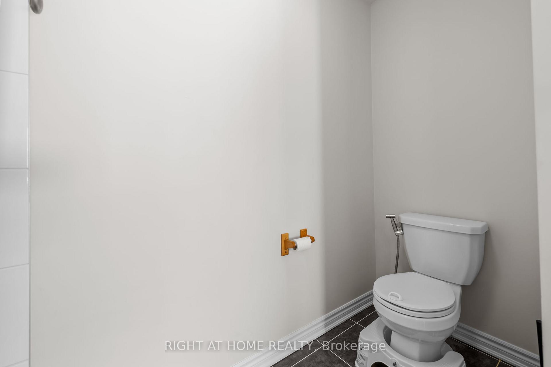 Photo 23 of 37 Focality Crescent, Ottawa, Barrhaven - Half Moon Bay — HOMEH
