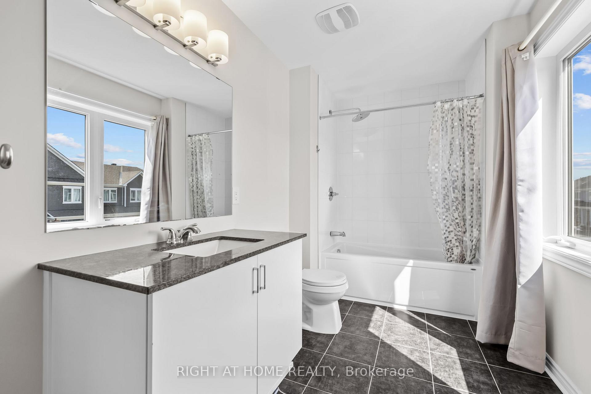 Photo 26 of 37 Focality Crescent, Ottawa, Barrhaven - Half Moon Bay — HOMEH