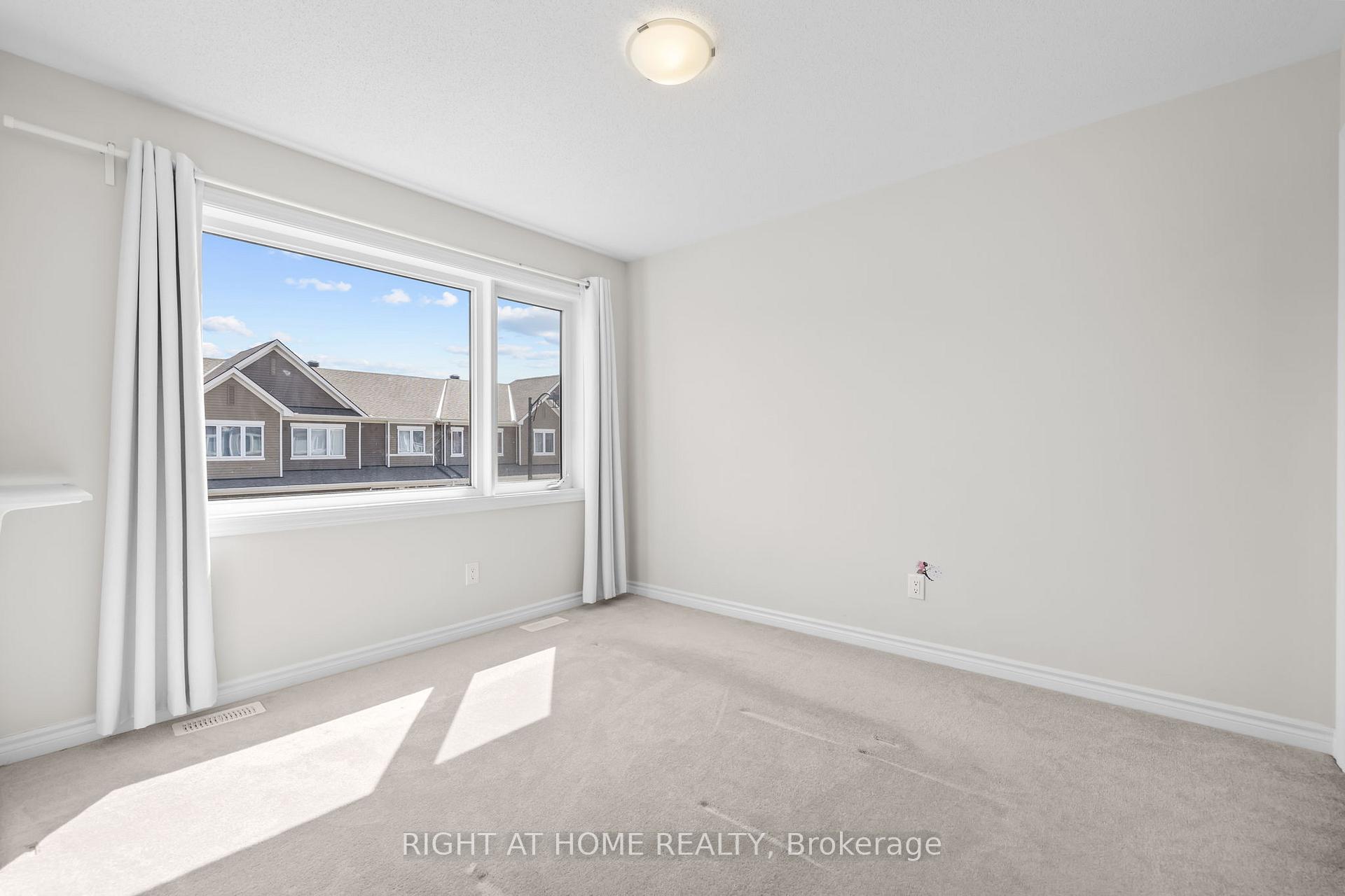 Photo 28 of 37 Focality Crescent, Ottawa, Barrhaven - Half Moon Bay — HOMEH