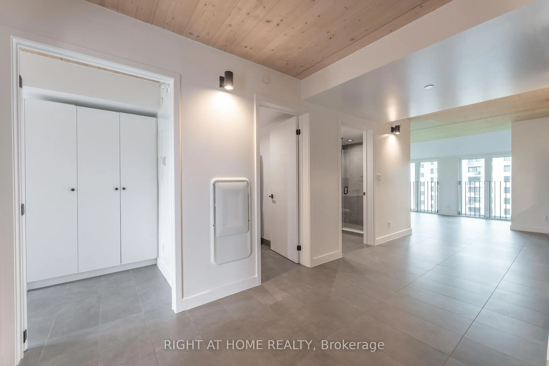 Photo 4 of Unit 602, 1598 Queen Street E, Toronto, Greenwood-Coxwell — HOMEH