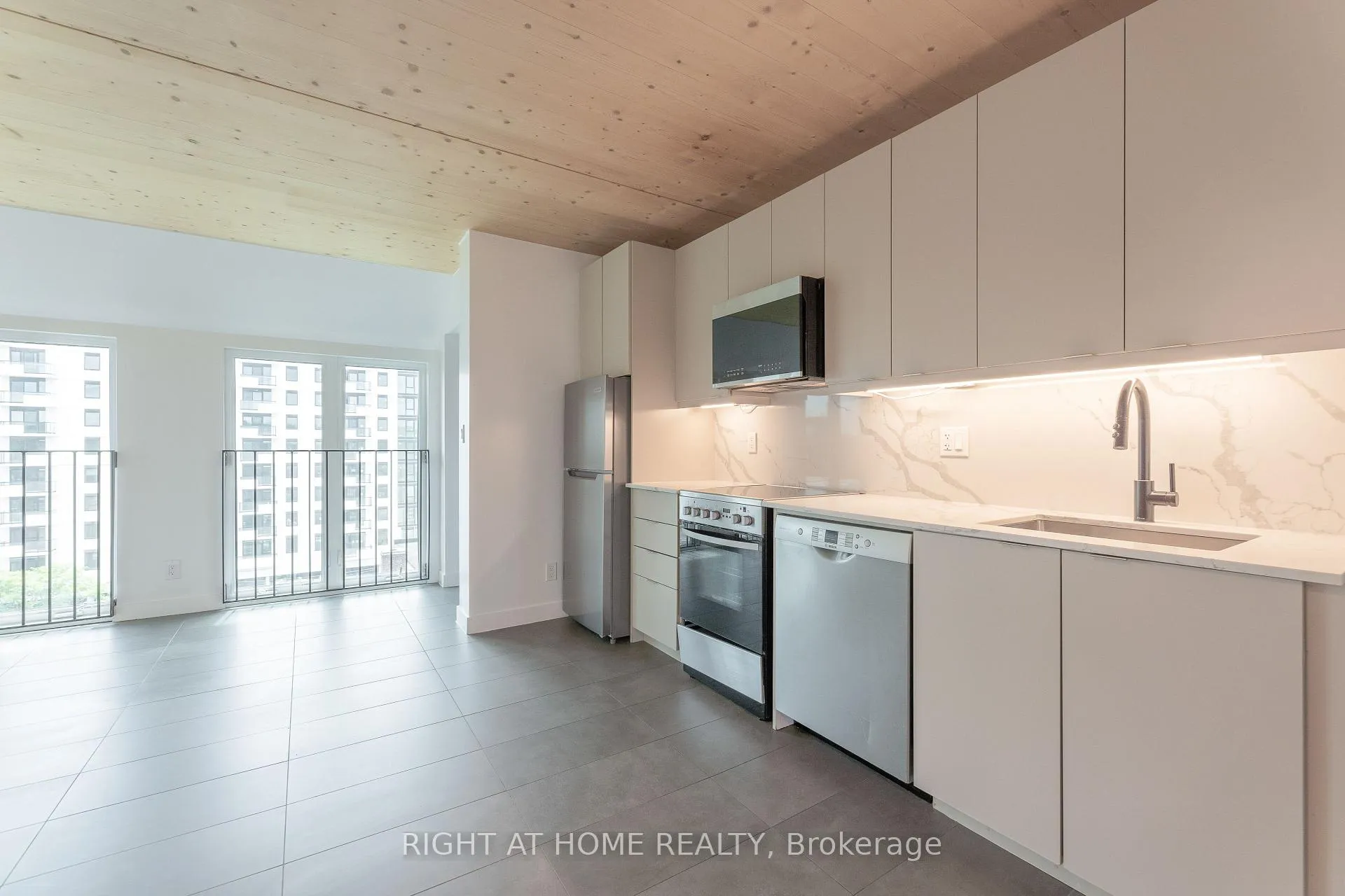Photo 5 of Unit 602, 1598 Queen Street E, Toronto, Greenwood-Coxwell — HOMEH