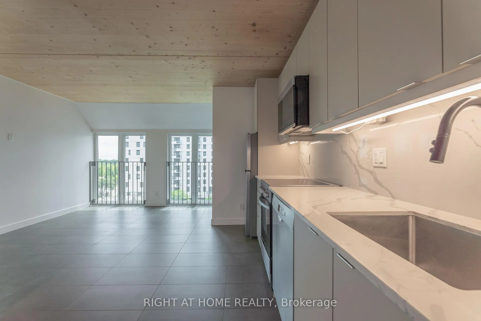 Photo 6 of Unit 602, 1598 Queen Street E, Toronto, Greenwood-Coxwell — HOMEH