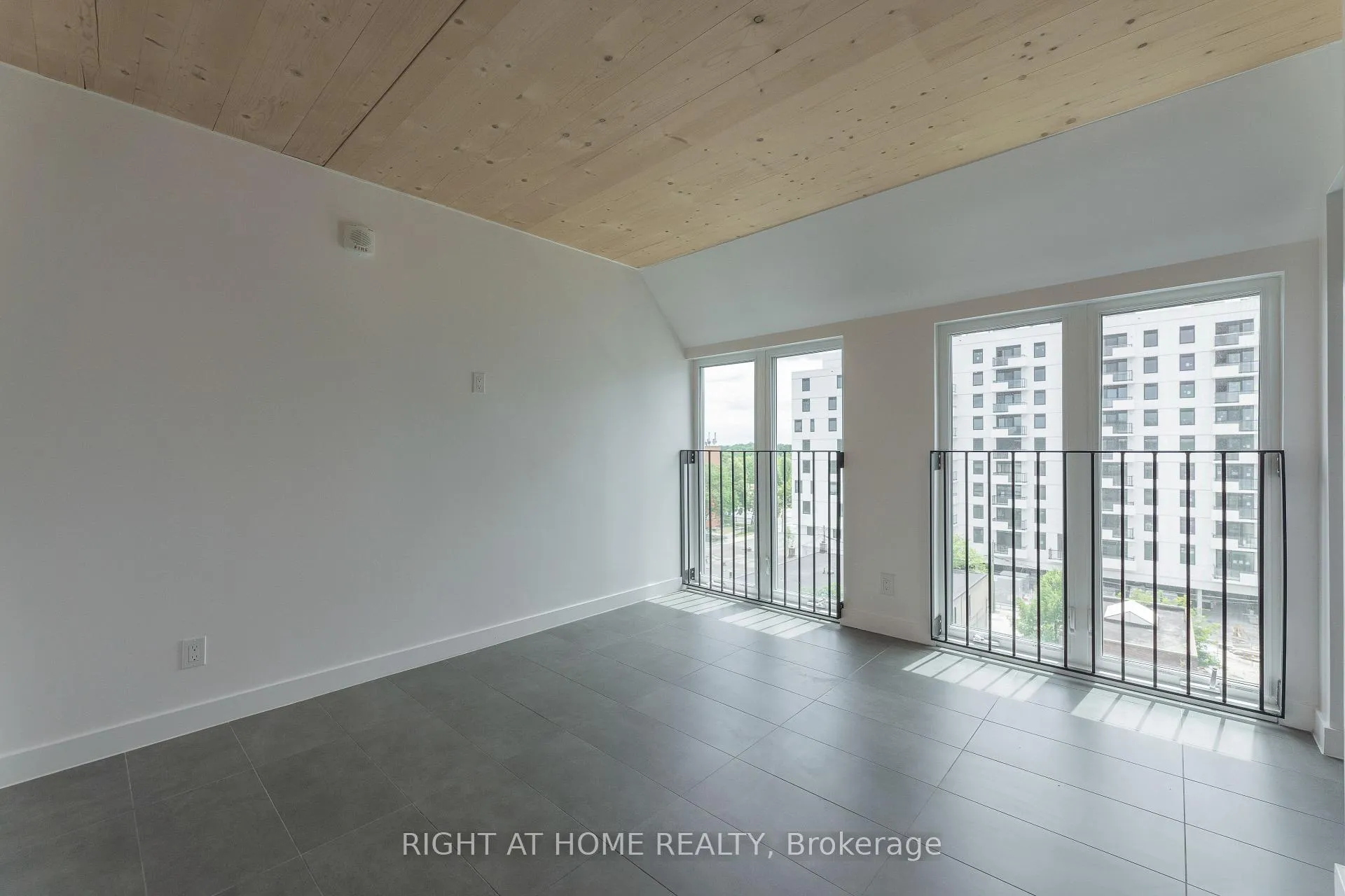 Photo 7 of Unit 602, 1598 Queen Street E, Toronto, Greenwood-Coxwell — HOMEH