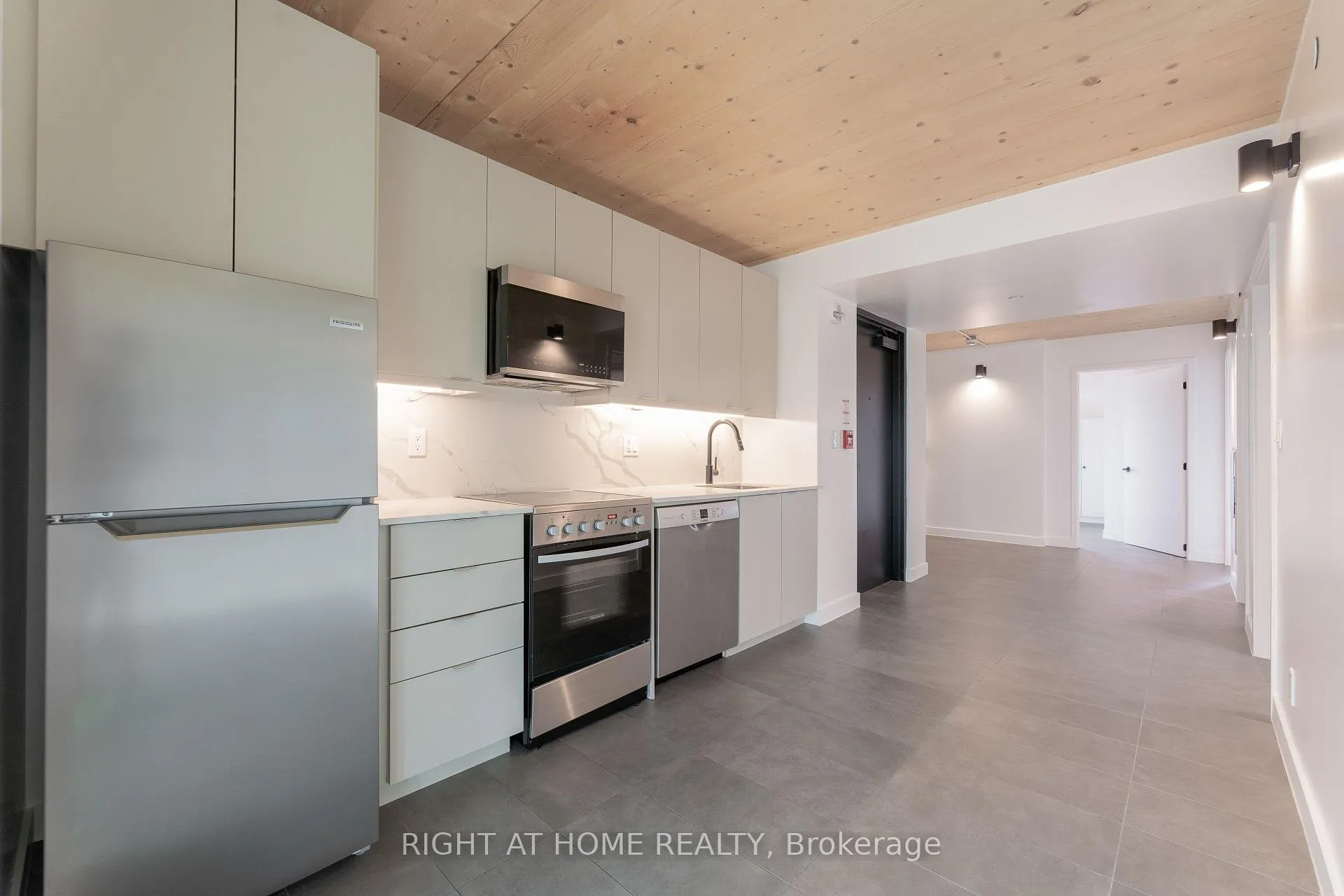 Photo 8 of Unit 602, 1598 Queen Street E, Toronto, Greenwood-Coxwell — HOMEH