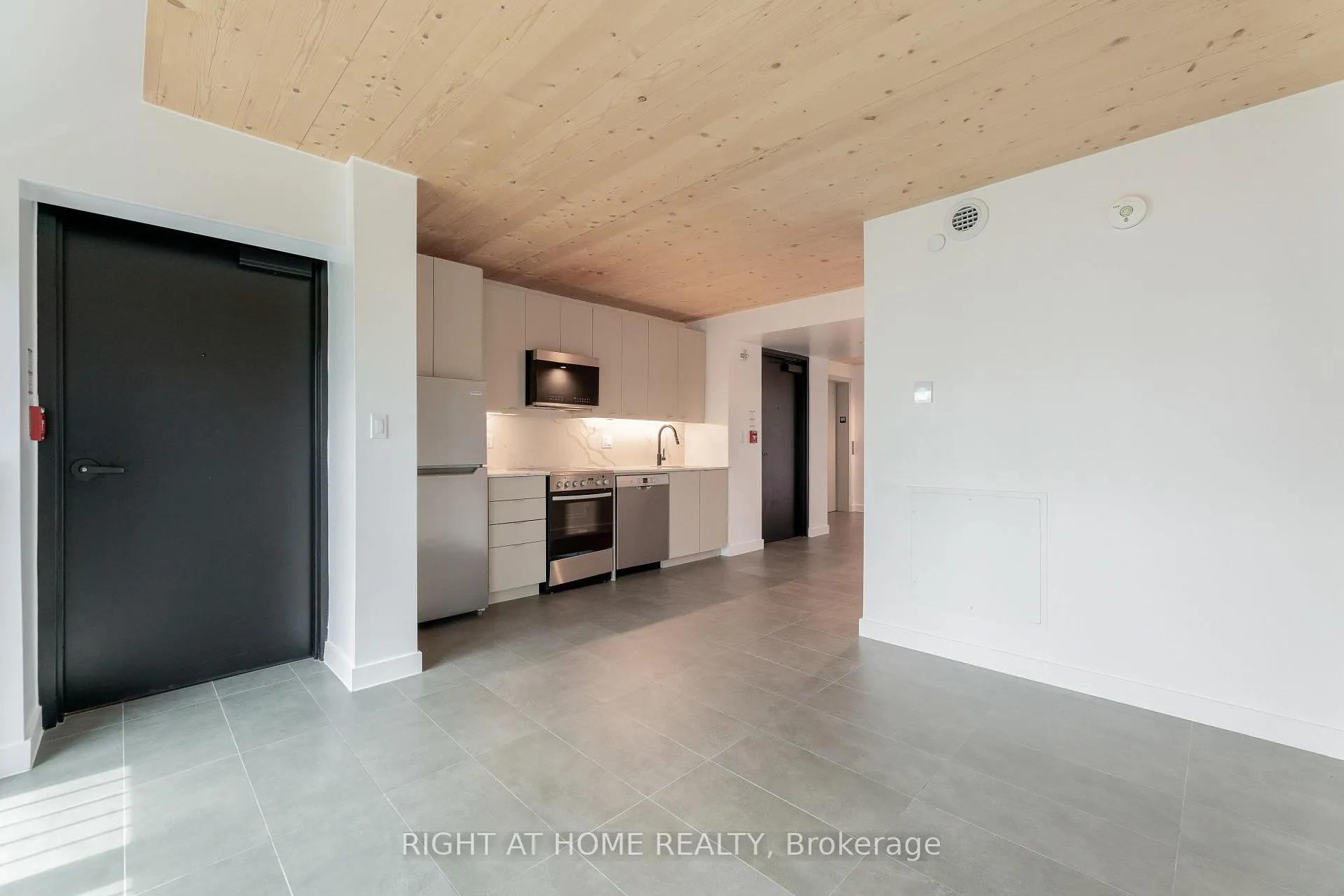 Photo 9 of Unit 602, 1598 Queen Street E, Toronto, Greenwood-Coxwell — HOMEH