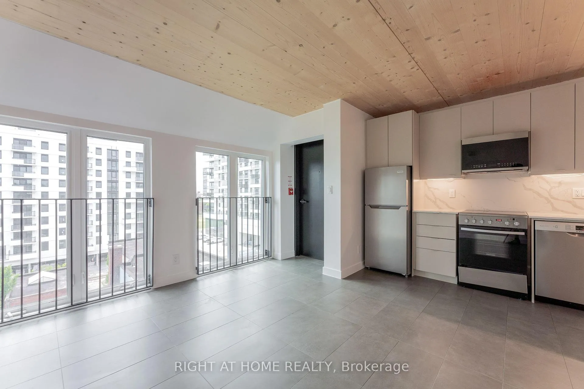 Photo 10 of Unit 602, 1598 Queen Street E, Toronto, Greenwood-Coxwell — HOMEH