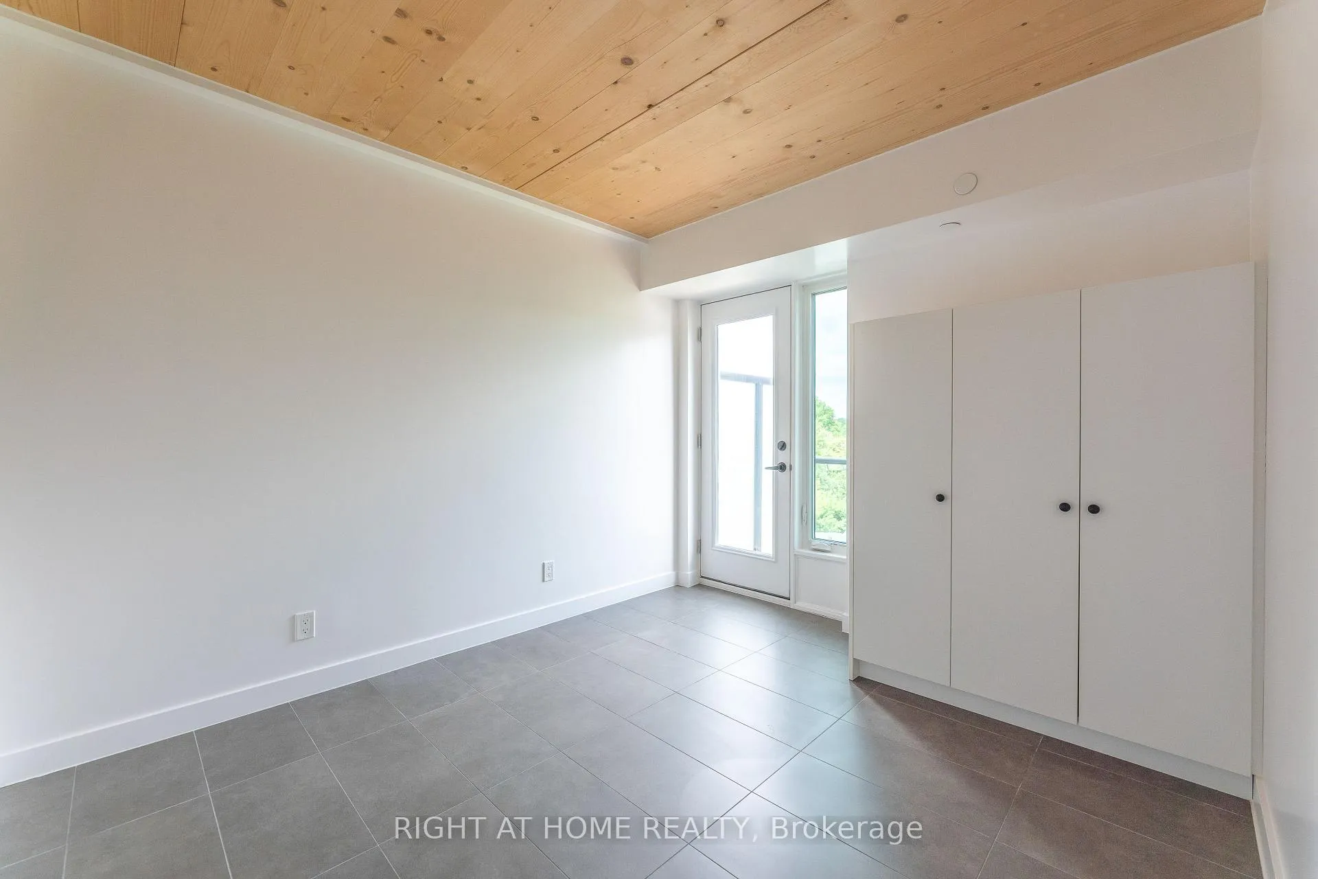 Photo 12 of Unit 602, 1598 Queen Street E, Toronto, Greenwood-Coxwell — HOMEH