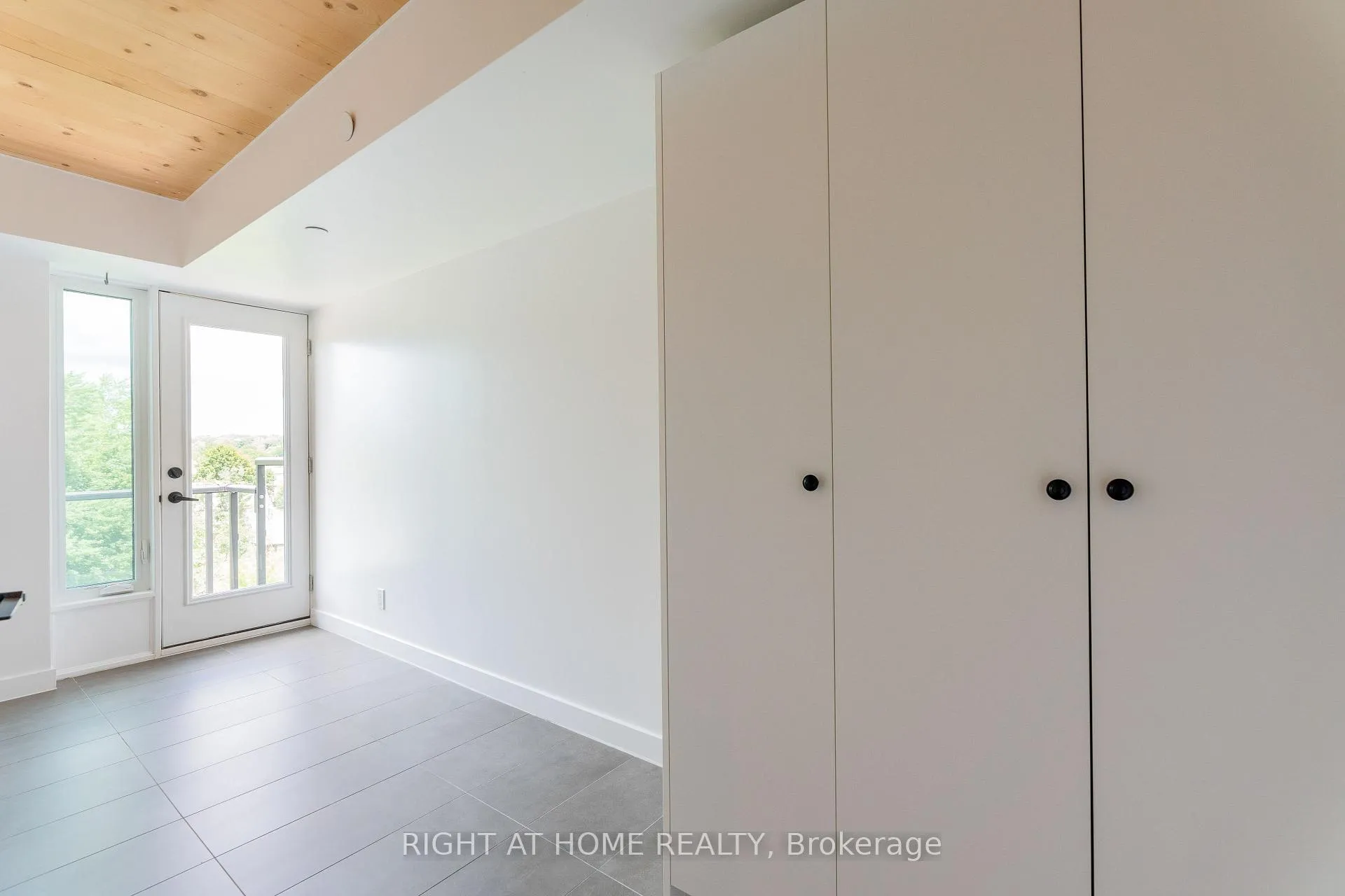 Photo 14 of Unit 602, 1598 Queen Street E, Toronto, Greenwood-Coxwell — HOMEH