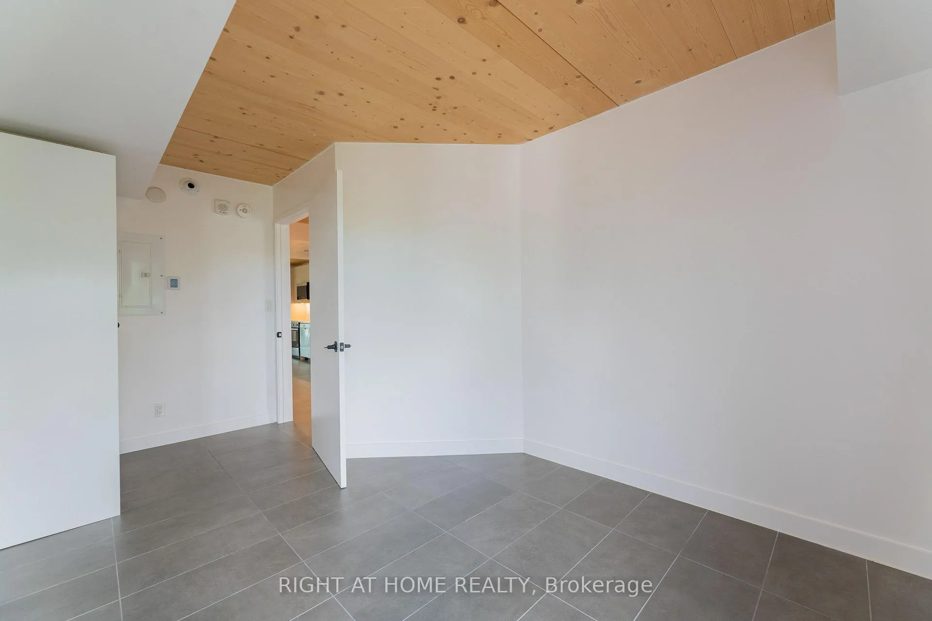 Photo 16 of Unit 602, 1598 Queen Street E, Toronto, Greenwood-Coxwell — HOMEH