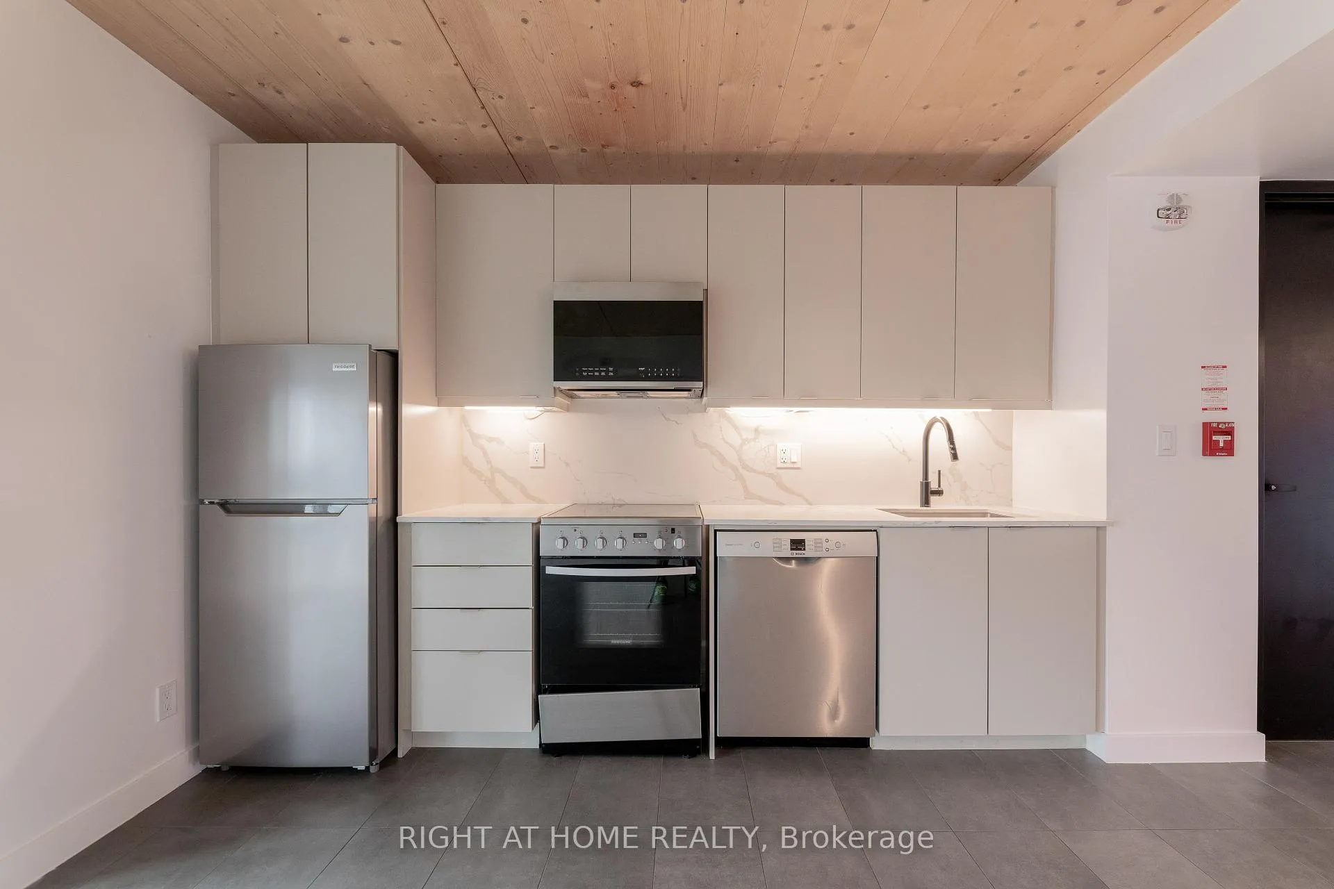Photo 23 of Unit 602, 1598 Queen Street E, Toronto, Greenwood-Coxwell — HOMEH