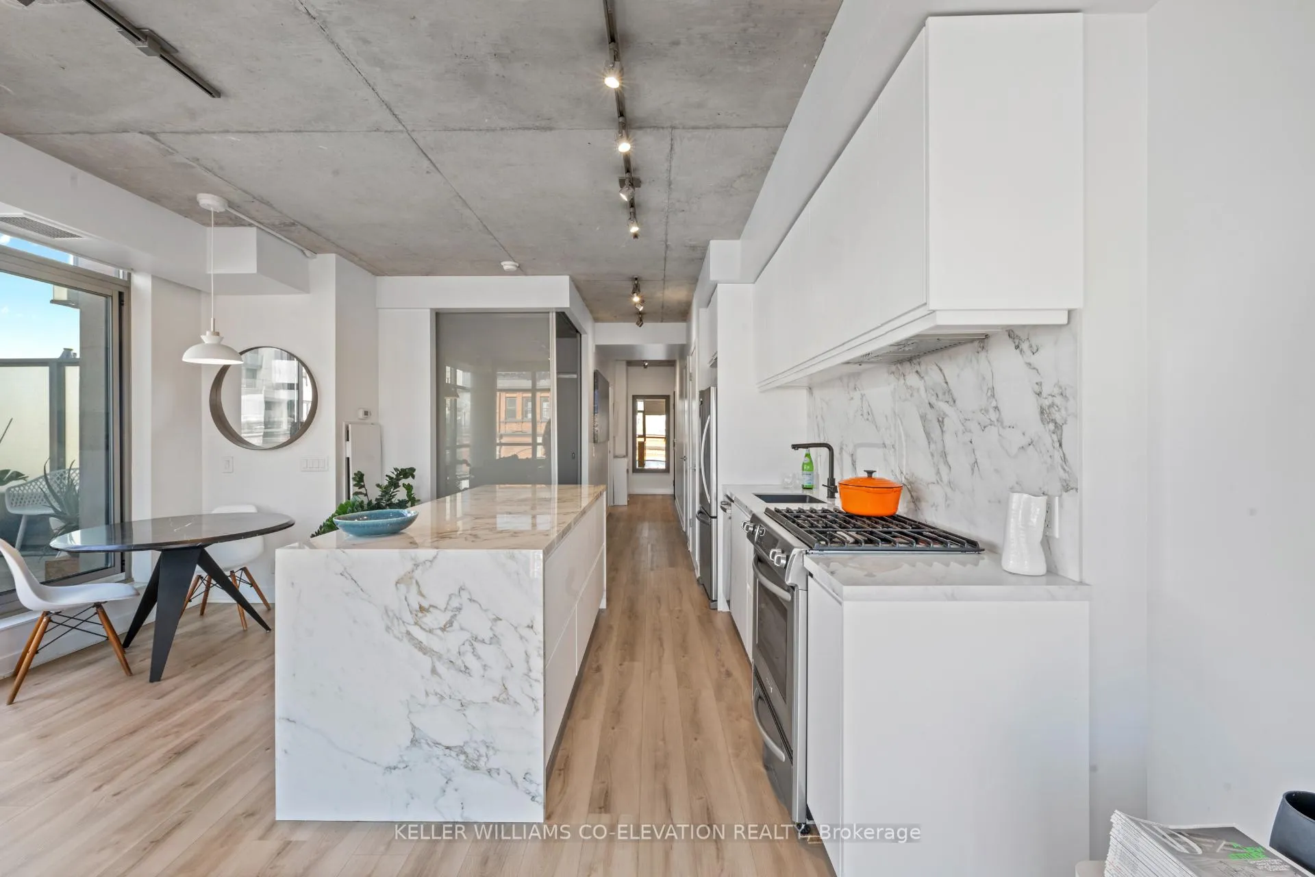 Front of Unit 606, 2 Gladstone Avenue