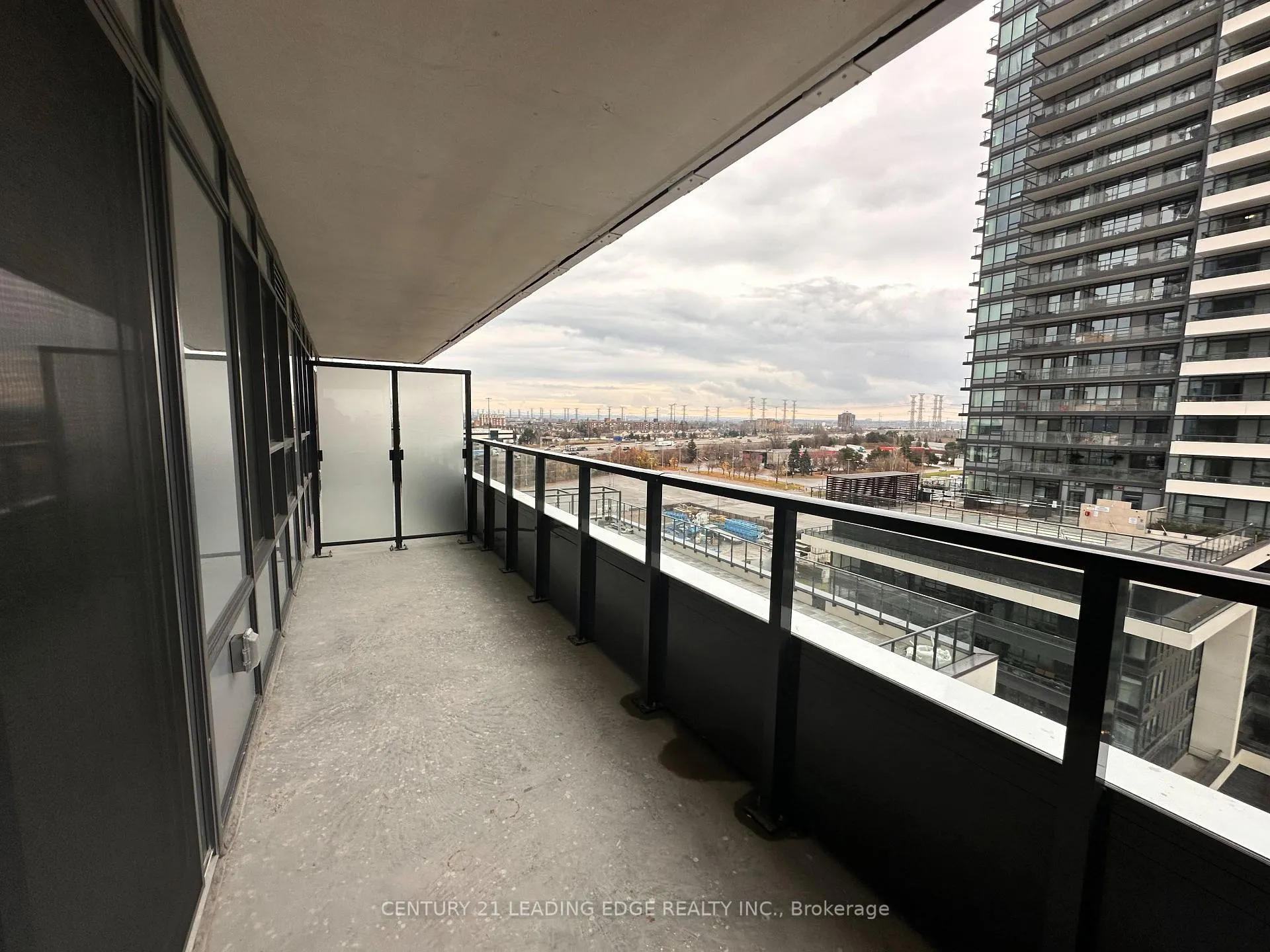 Photo 4 of Unit 905, 1435 Celebration Drive, Pickering, Bay Ridges — HOMEH