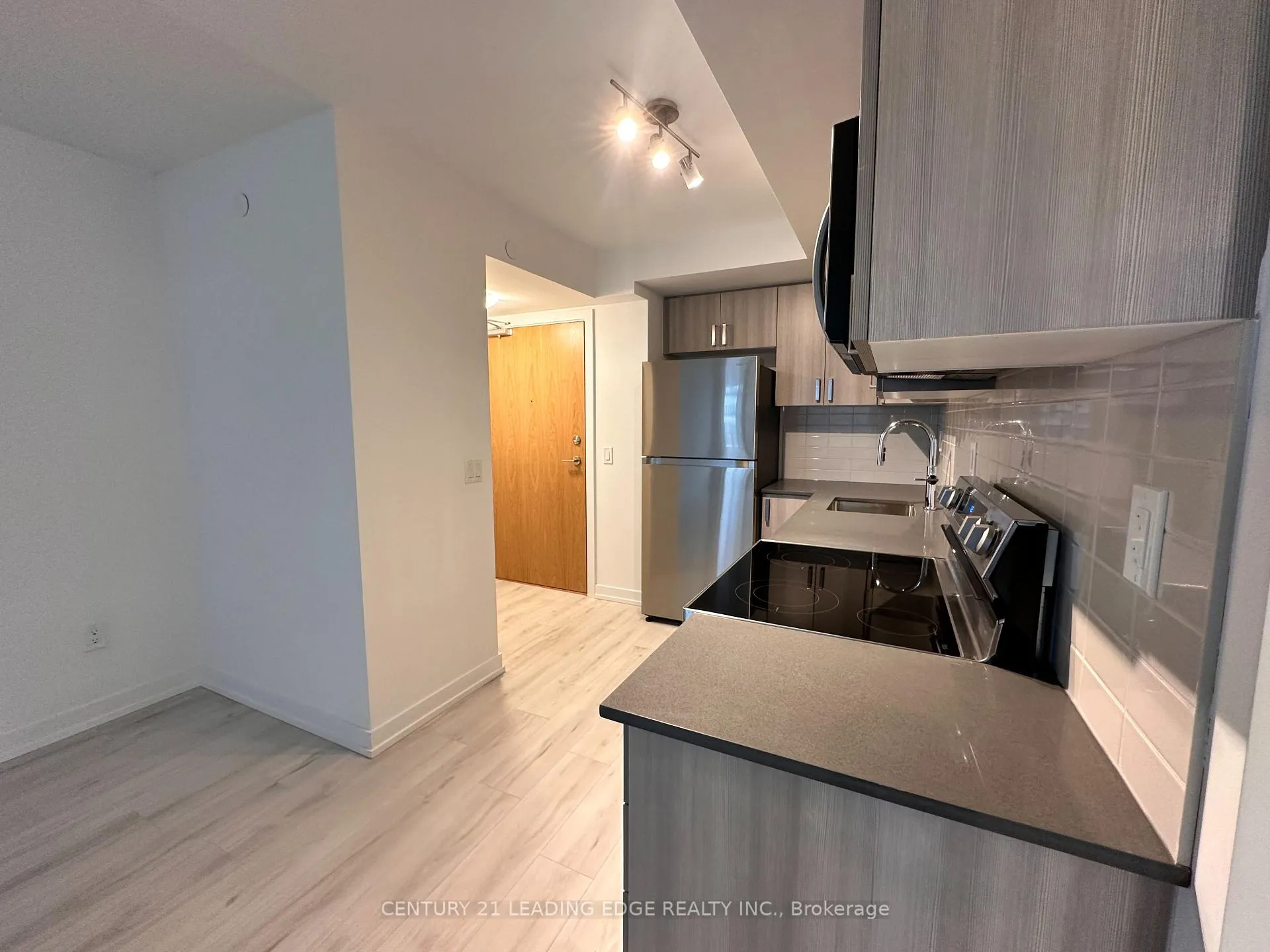 Photo 5 of Unit 905, 1435 Celebration Drive, Pickering, Bay Ridges — HOMEH