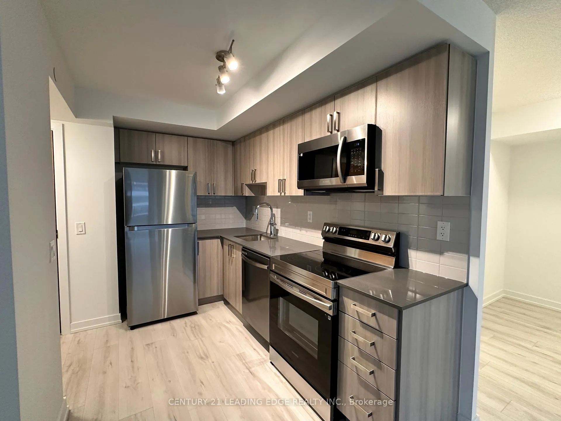 Photo 6 of Unit 905, 1435 Celebration Drive, Pickering, Bay Ridges — HOMEH