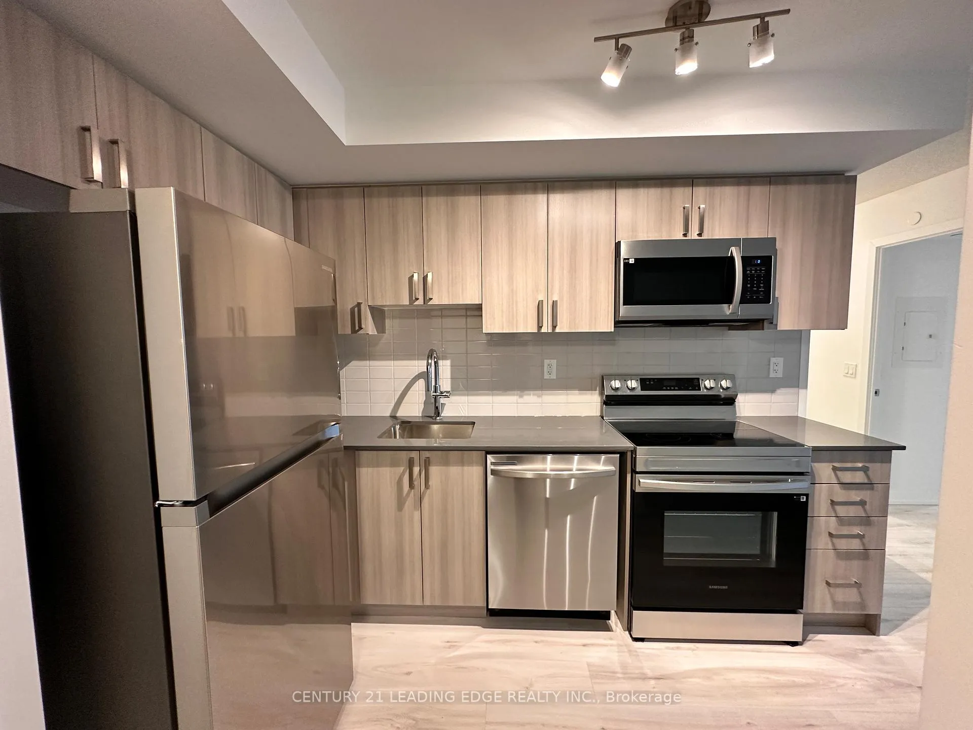 Photo 7 of Unit 905, 1435 Celebration Drive, Pickering, Bay Ridges — HOMEH