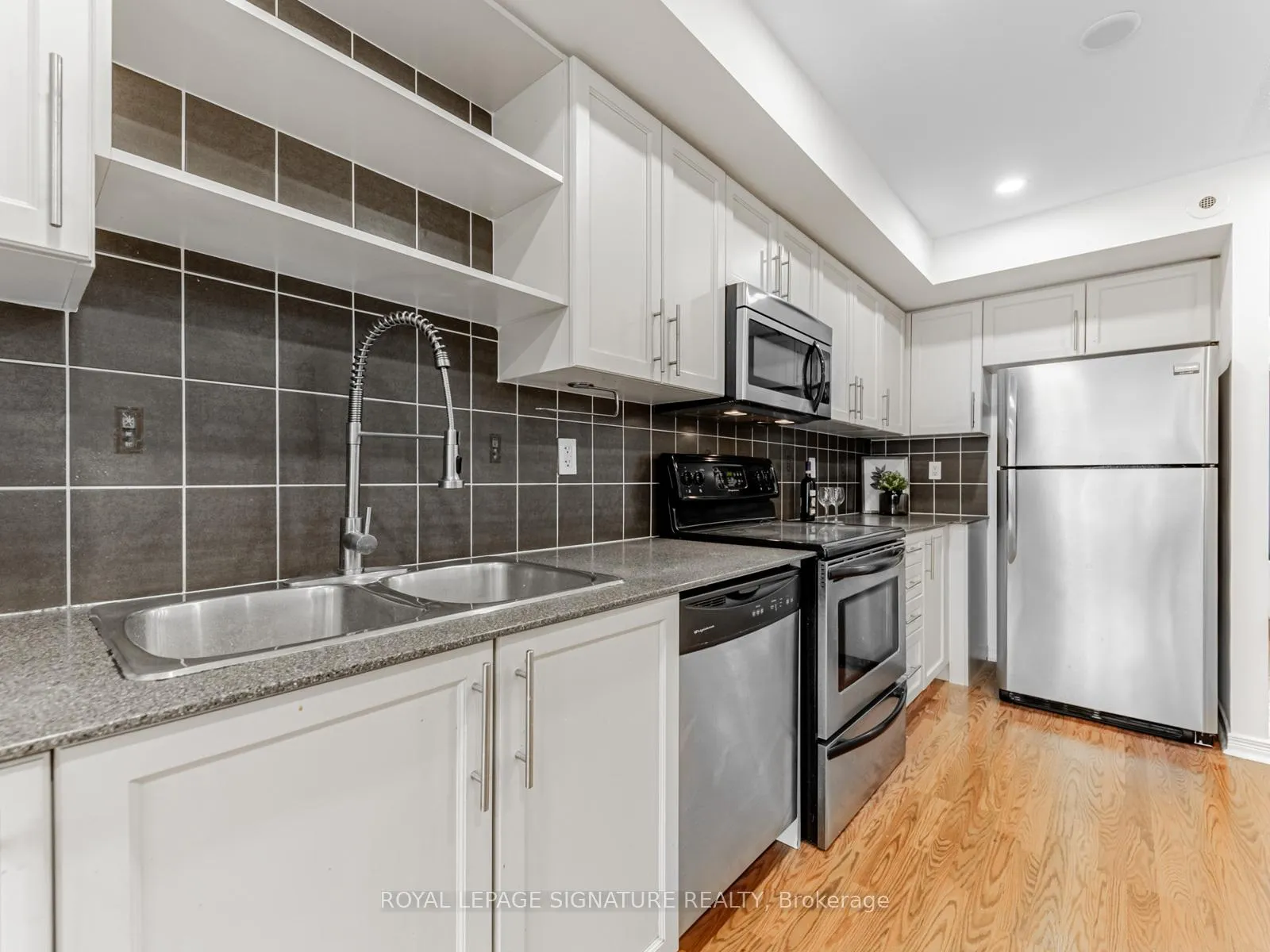 Photo 4 of Unit 5, 817 Dundas Street E, Toronto, South Riverdale — HOMEH