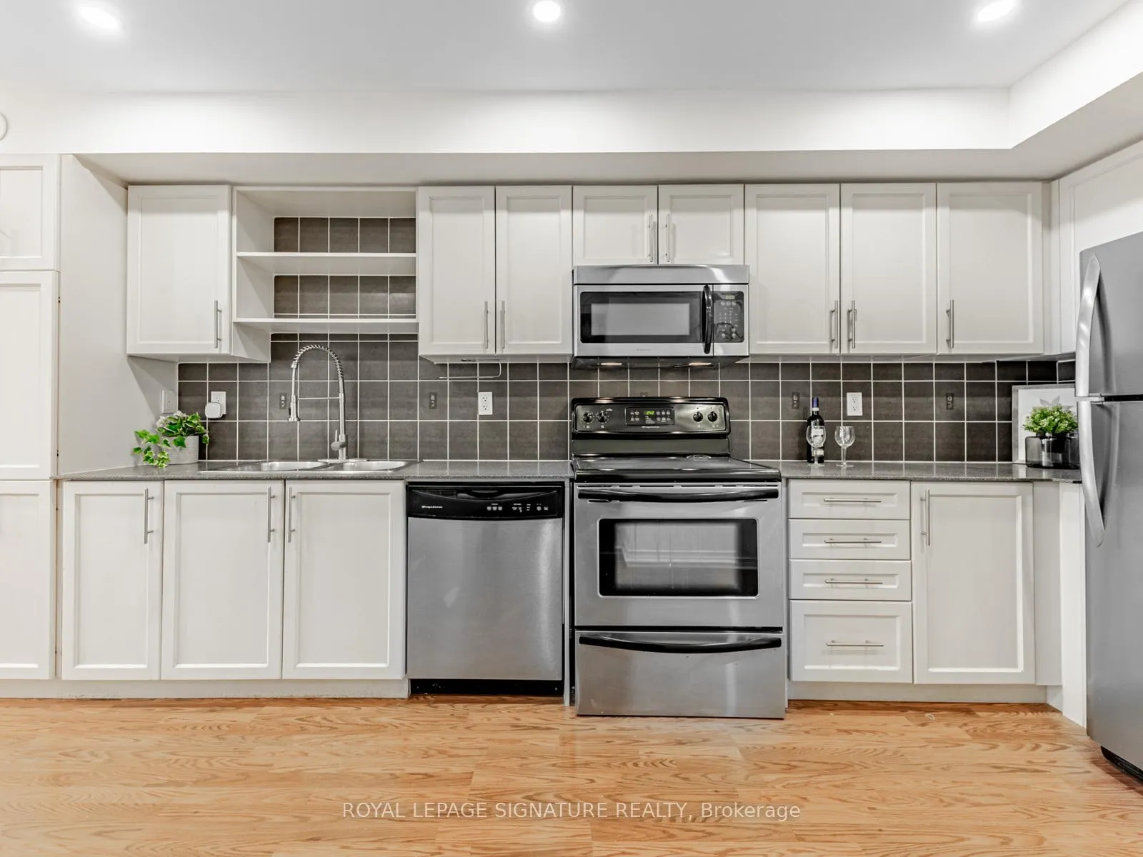 Photo 6 of Unit 5, 817 Dundas Street E, Toronto, South Riverdale — HOMEH