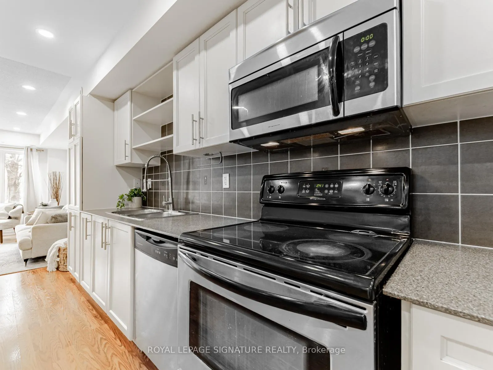 Photo 7 of Unit 5, 817 Dundas Street E, Toronto, South Riverdale — HOMEH