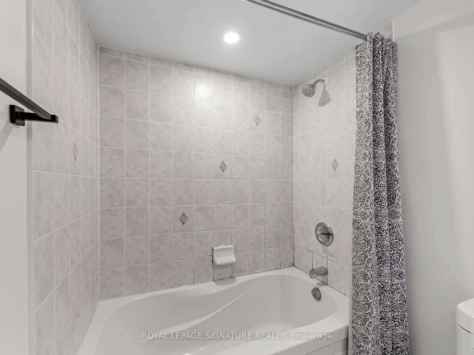 Photo 25 of Unit 5, 817 Dundas Street E, Toronto, South Riverdale — HOMEH