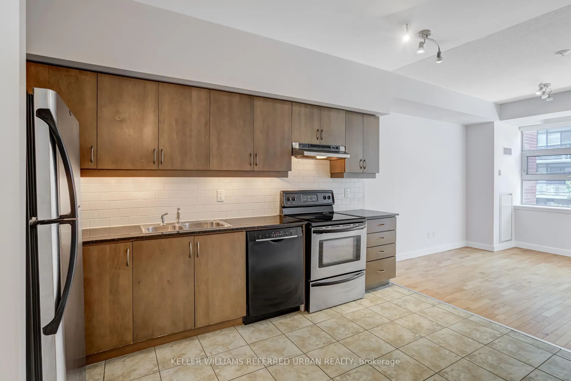 Photo 3 of Unit 212, 601 Kingston Road, Toronto, The Beaches — HOMEH