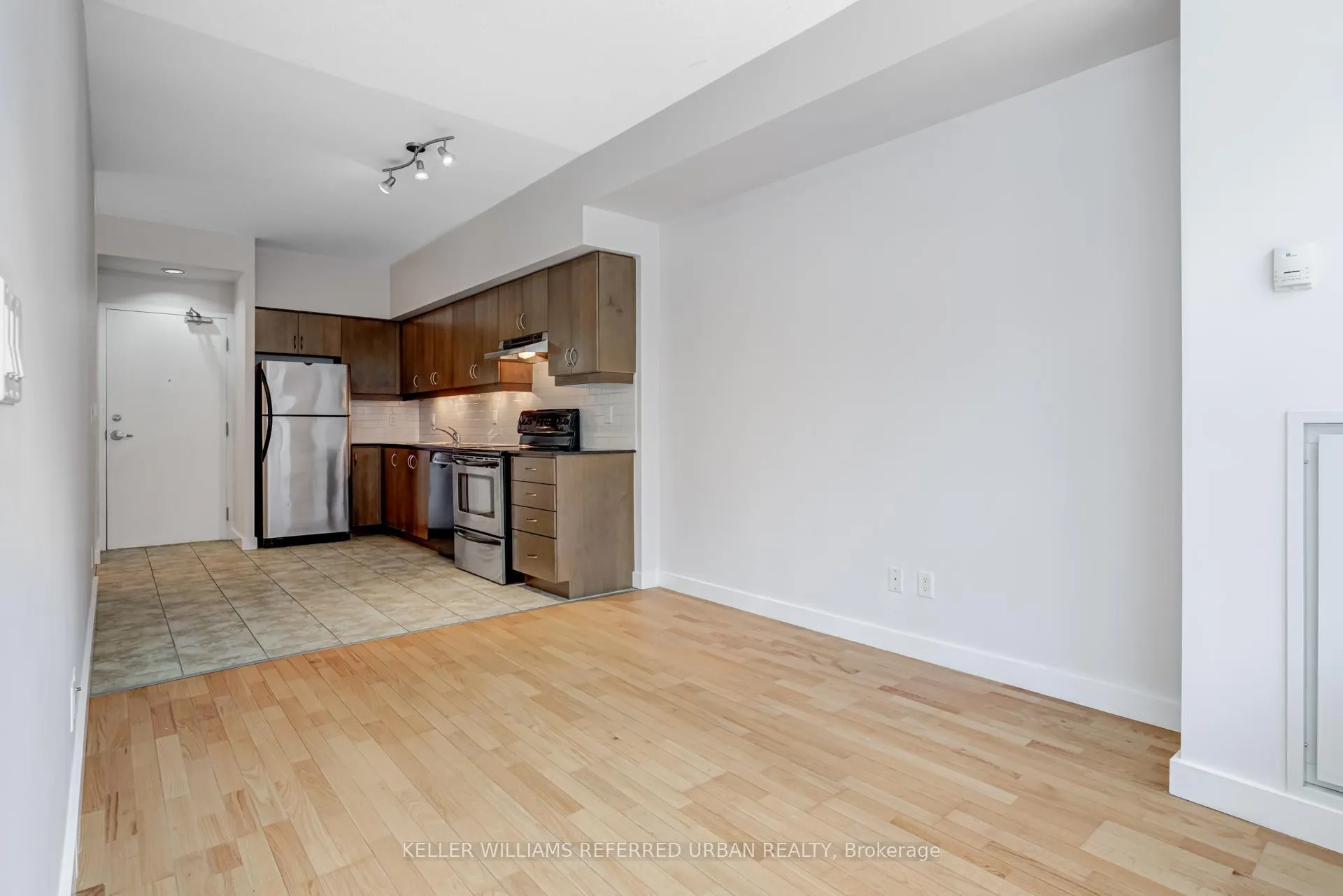 Photo 6 of Unit 212, 601 Kingston Road, Toronto, The Beaches — HOMEH
