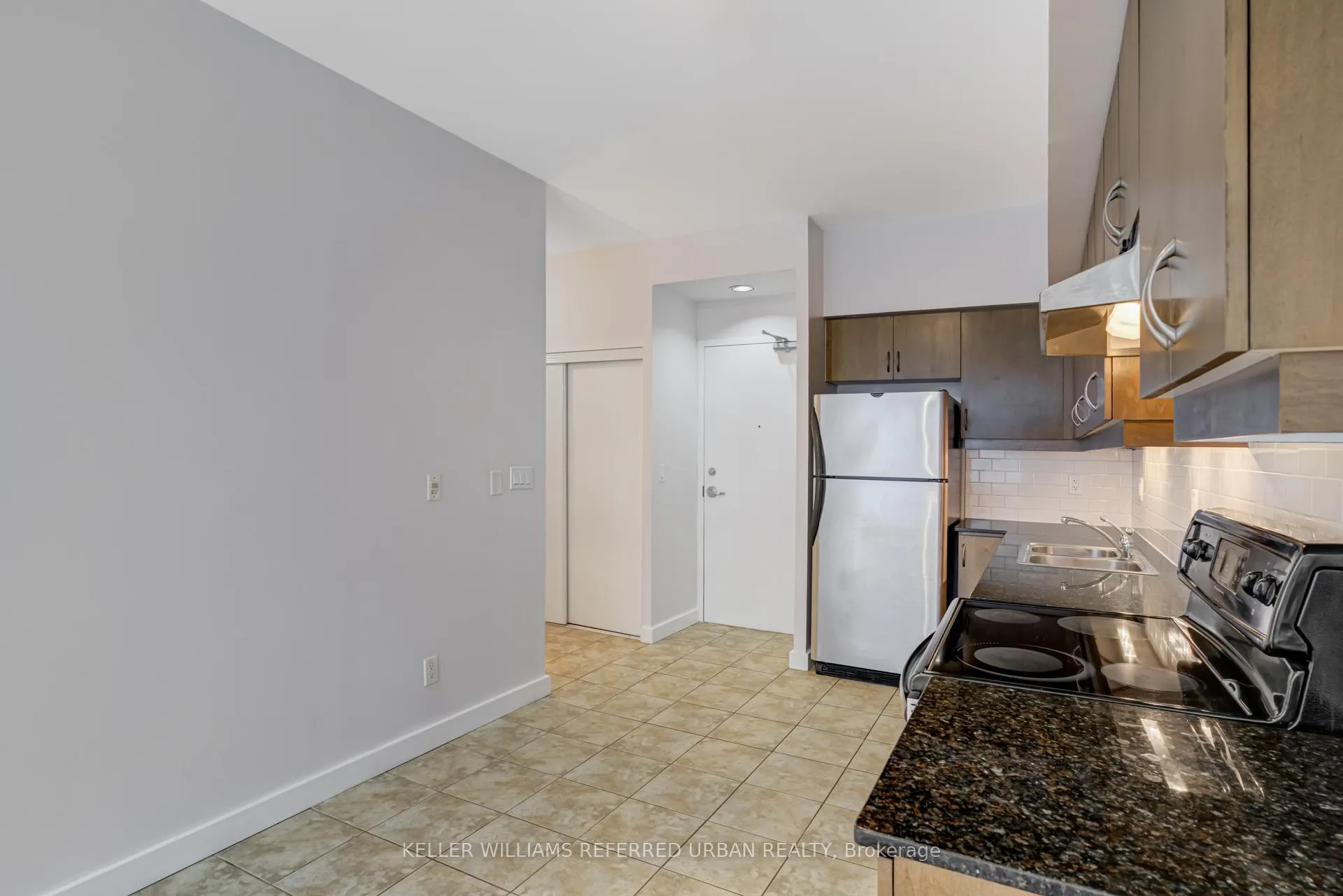 Photo 8 of Unit 212, 601 Kingston Road, Toronto, The Beaches — HOMEH