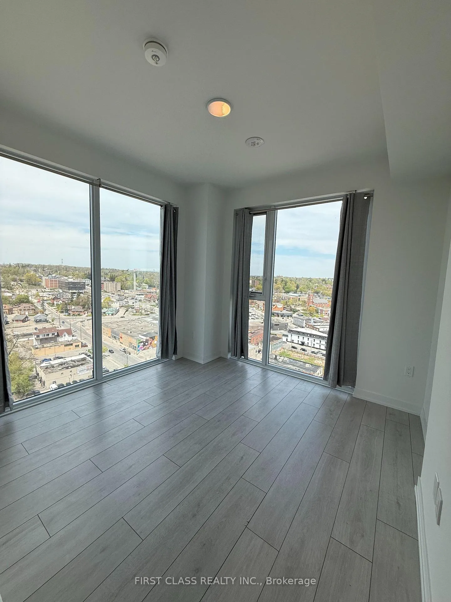 Photo 8 of Unit 1605, 39 Mary Street, Barrie, City Centre — HOMEH