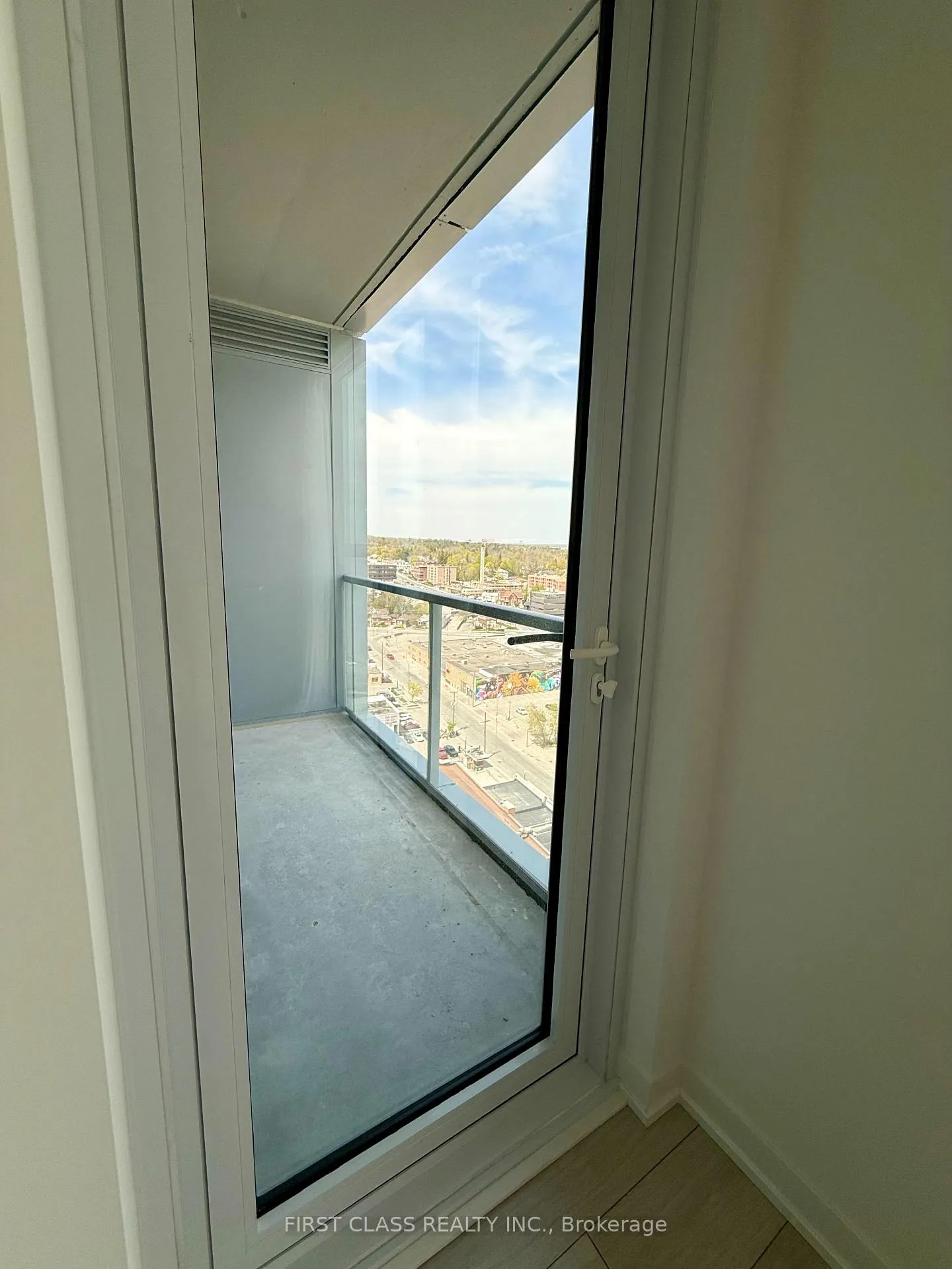 Photo 12 of Unit 1605, 39 Mary Street, Barrie, City Centre — HOMEH