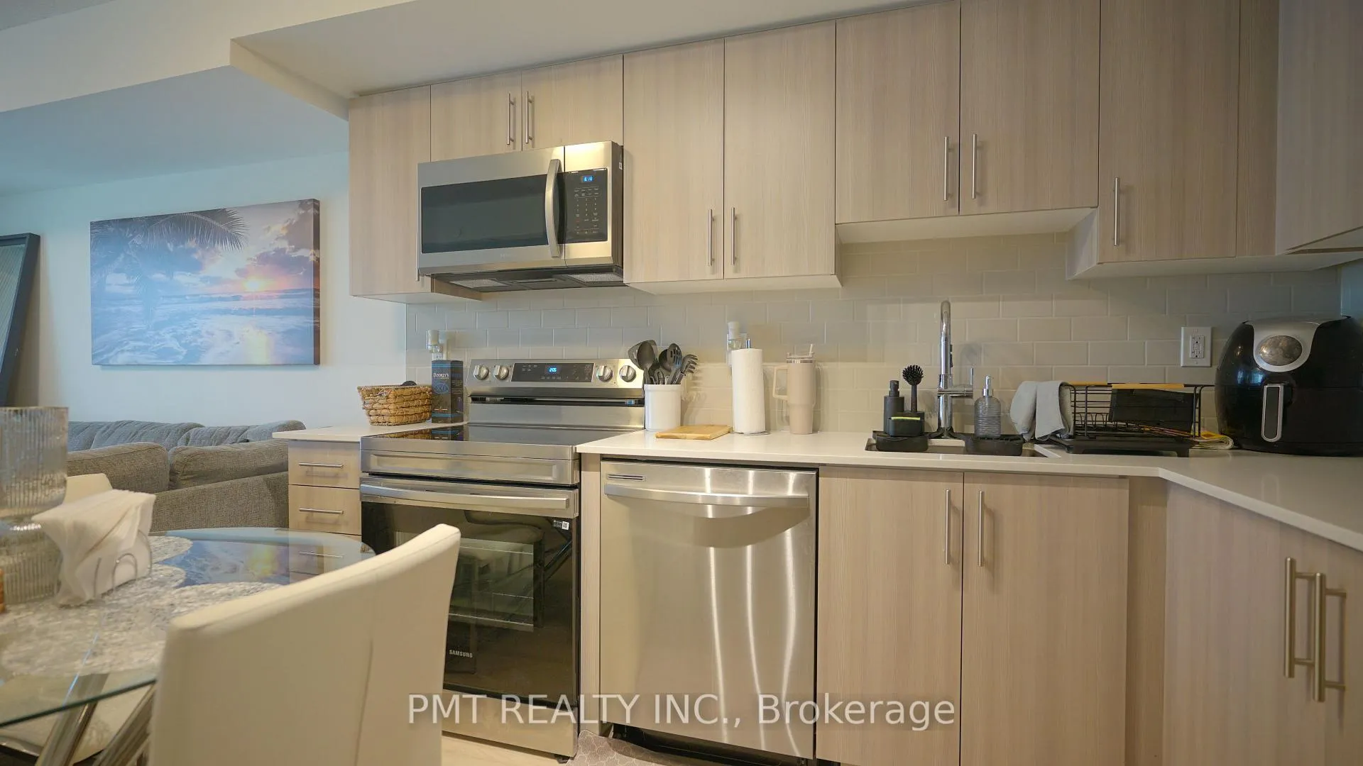Photo 4 of Unit 907, 1435 Celebration Drive, Pickering, Bay Ridges — HOMEH