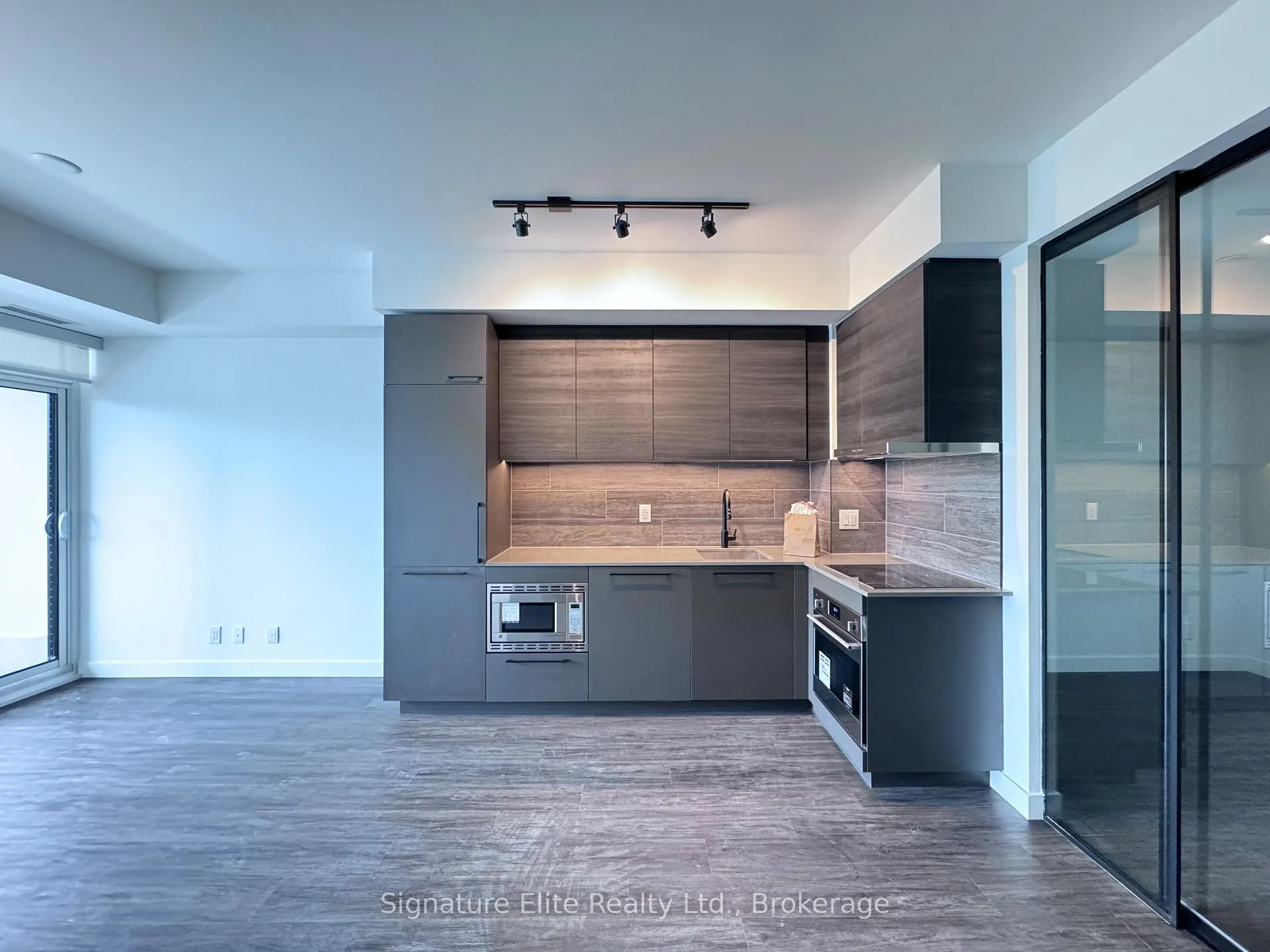 Photo 2 of Unit 421, 1050 Eastern Avenue, Toronto, The Beaches — HOMEH