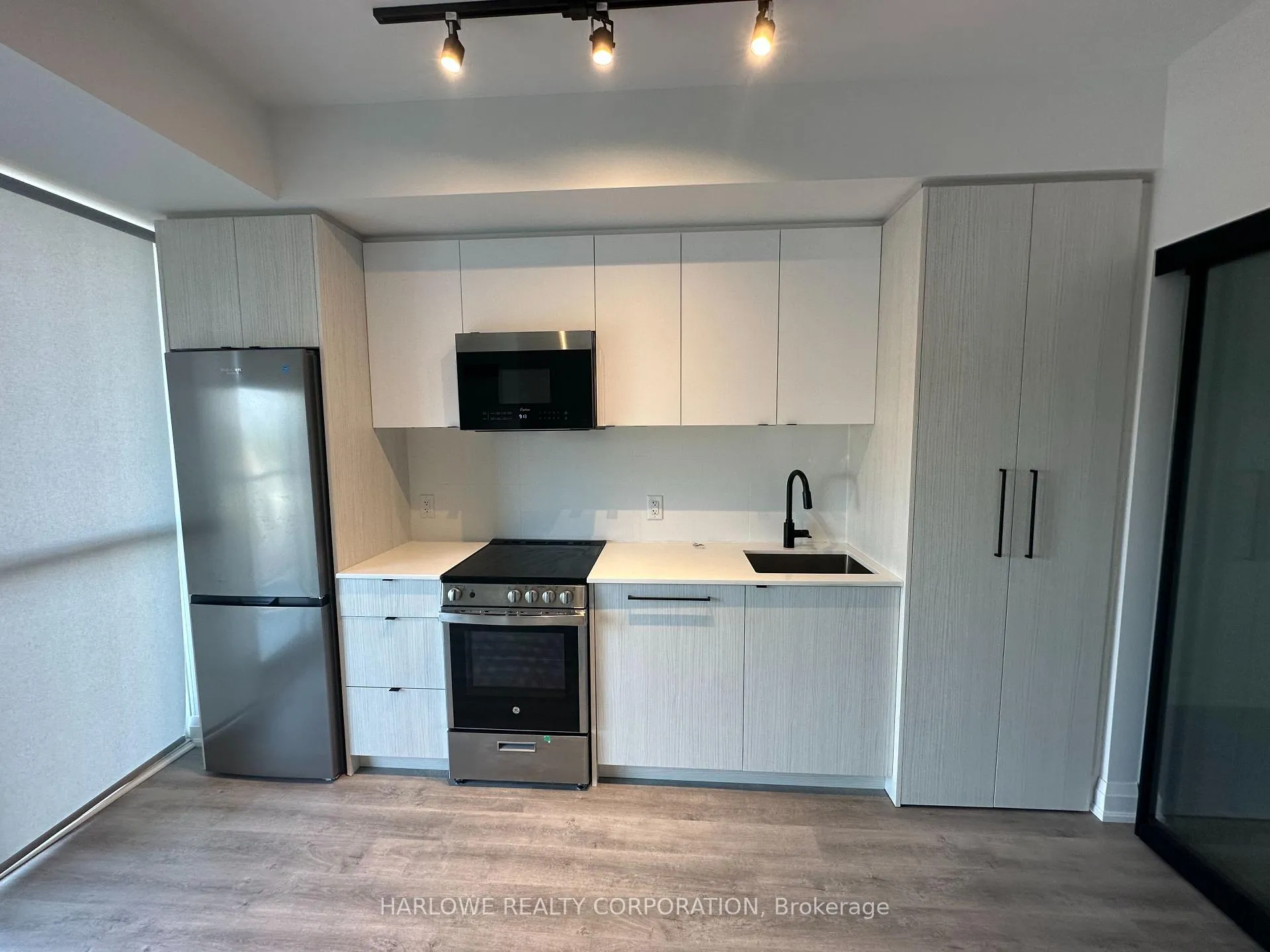 Photo 3 of Unit 605, 2369 Danforth Avenue, Toronto, East End-Danforth — HOMEH
