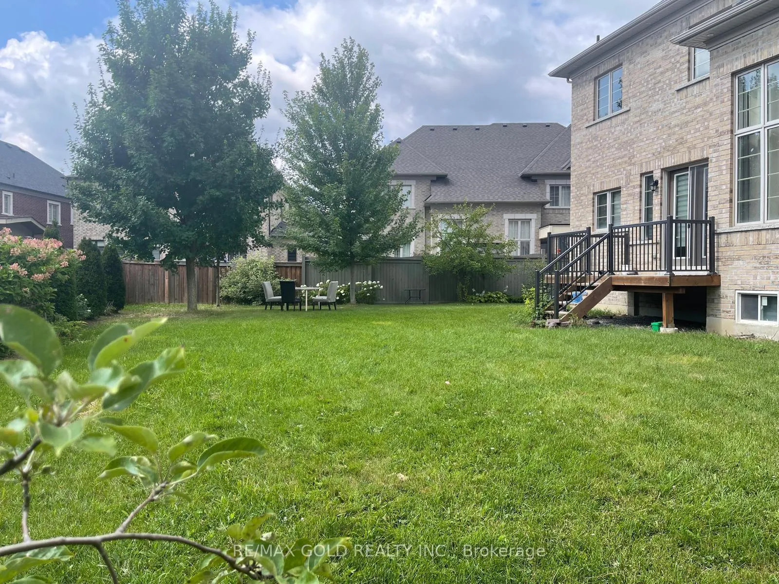 Photo 2 of 3 Poco Street N, Brampton, Toronto Gore Rural Estate — HOMEH
