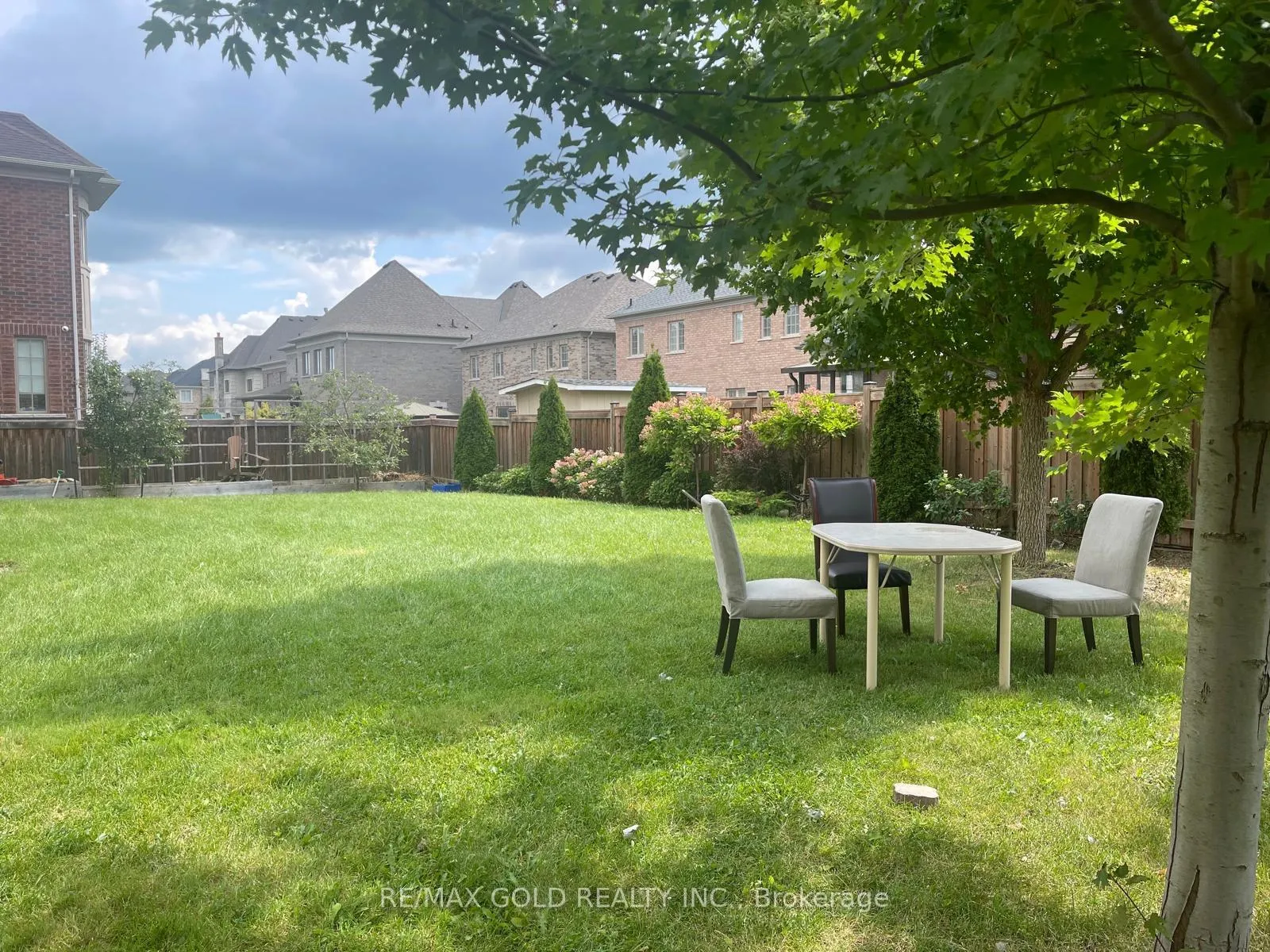 Photo 3 of 3 Poco Street N, Brampton, Toronto Gore Rural Estate — HOMEH