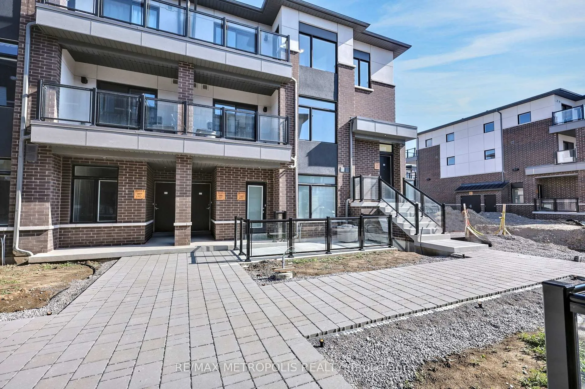 Photo 2 of Unit 1012, 1695 Dersan Street, Pickering, Duffin Heights — HOMEH