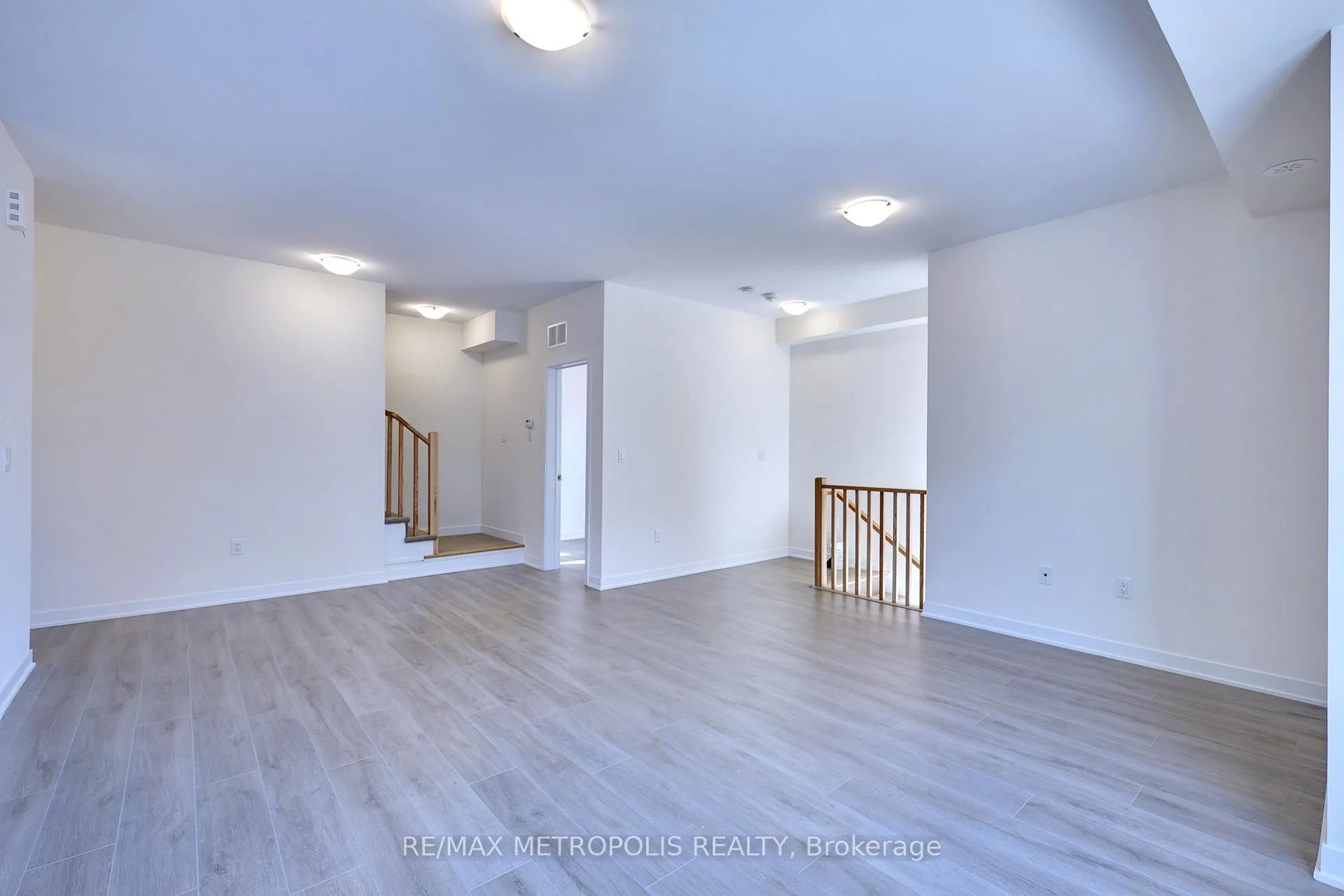 Photo 3 of Unit 1012, 1695 Dersan Street, Pickering, Duffin Heights — HOMEH