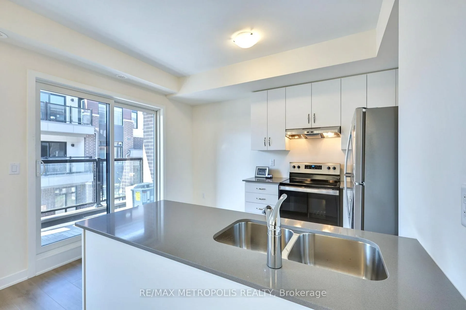 Photo 11 of Unit 1012, 1695 Dersan Street, Pickering, Duffin Heights — HOMEH