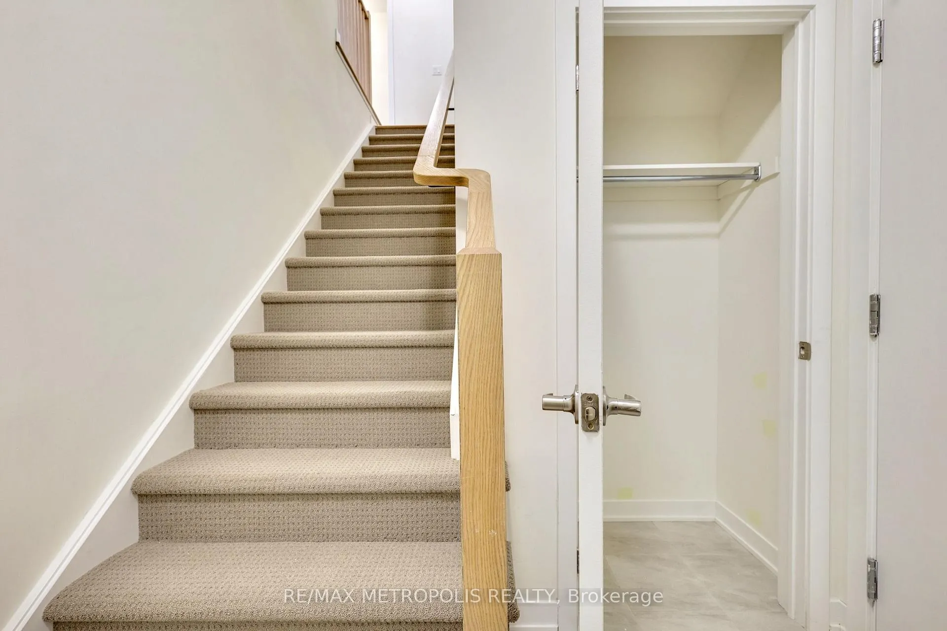 Photo 16 of Unit 1012, 1695 Dersan Street, Pickering, Duffin Heights — HOMEH