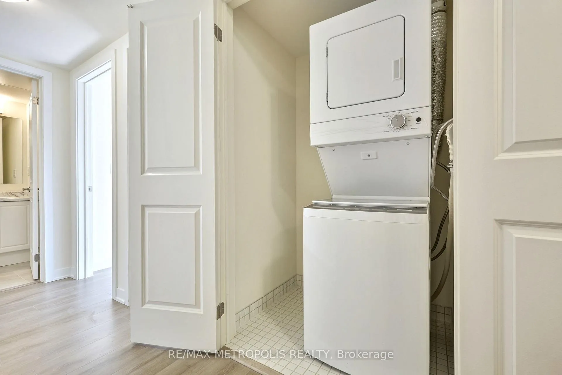 Photo 33 of Unit 1012, 1695 Dersan Street, Pickering, Duffin Heights — HOMEH
