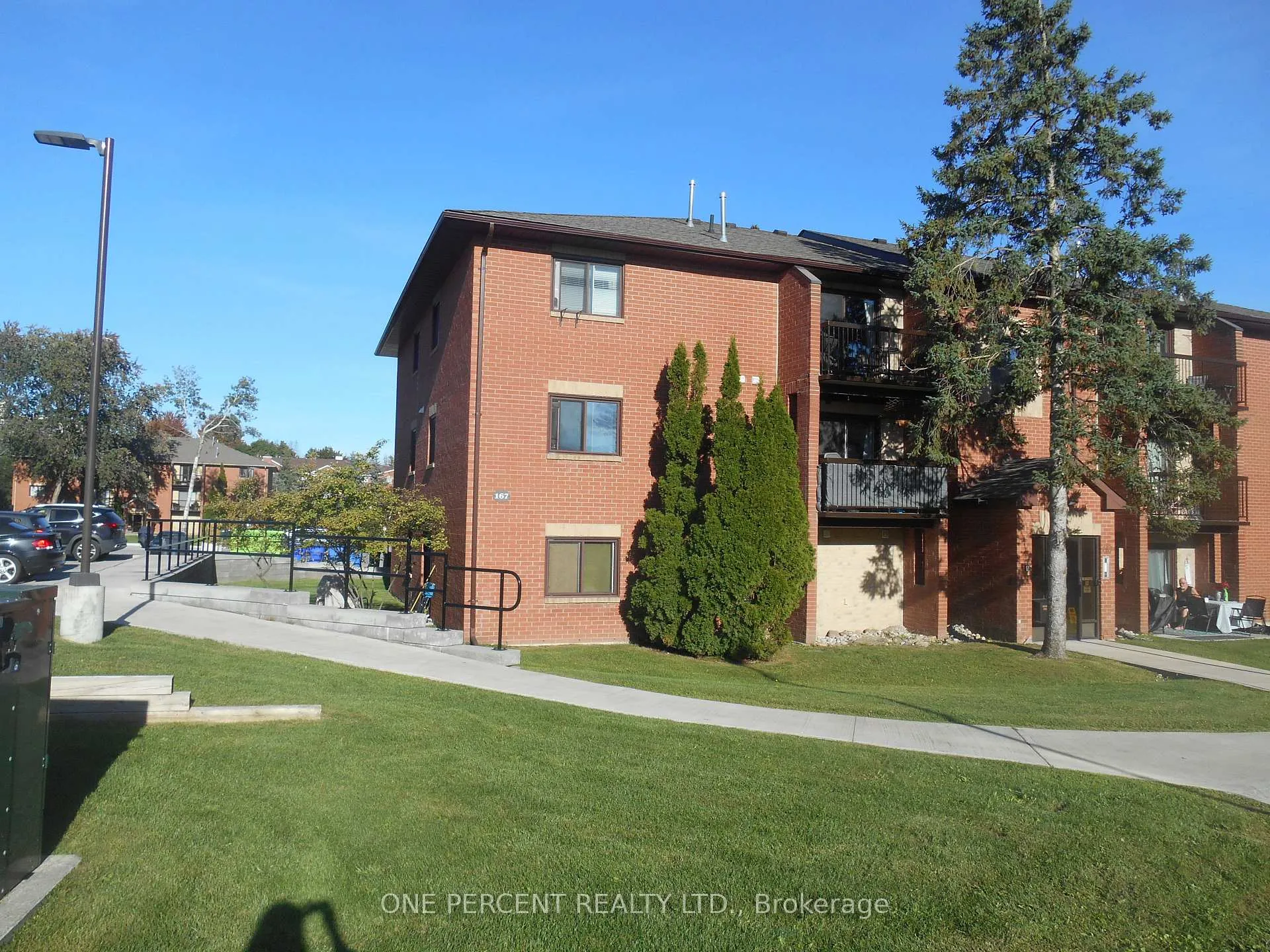 Front of Unit E4, 167 Edgehill Drive