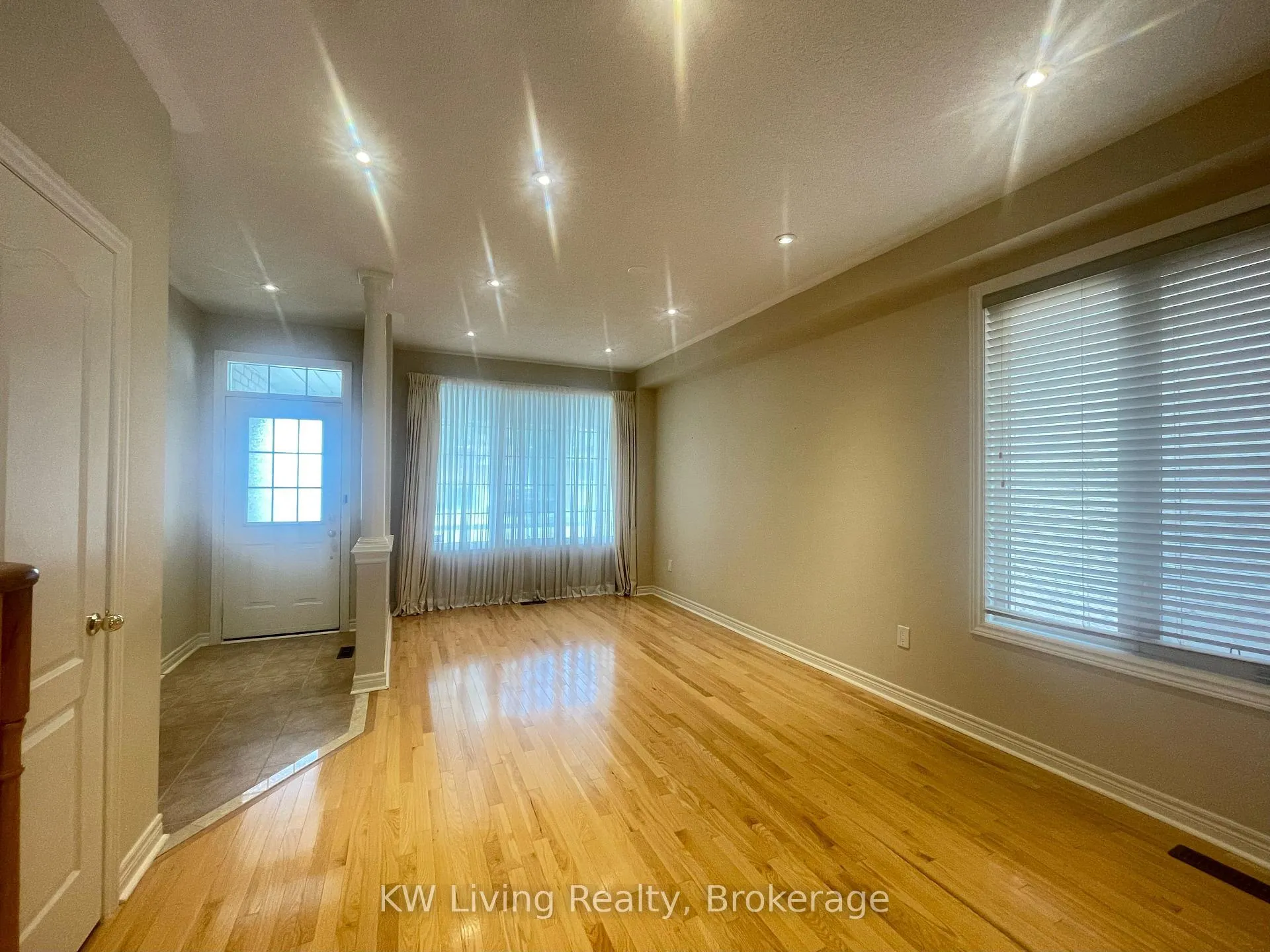 Photo 2 of 75 Vine Cliff Boulevard, Markham, Victoria Manor-Jennings Gate — HOMEH