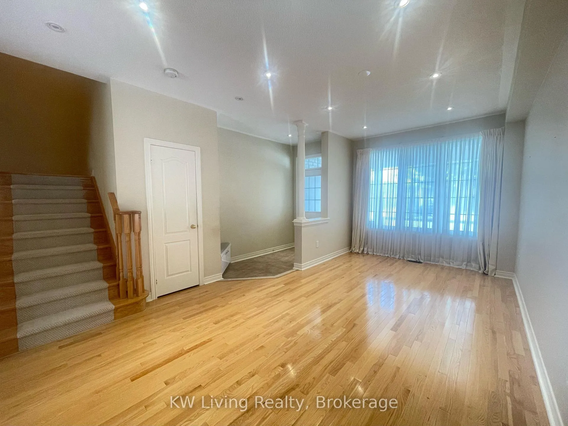 Photo 3 of 75 Vine Cliff Boulevard, Markham, Victoria Manor-Jennings Gate — HOMEH